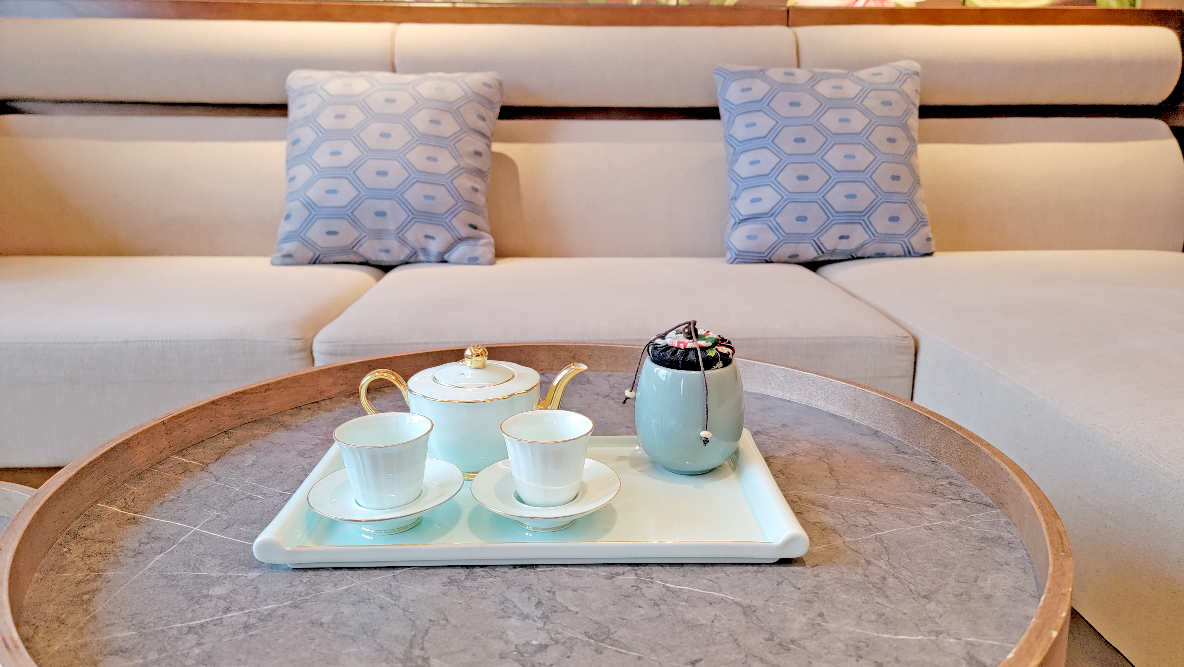 Guangying Bamburgh Neo-Chinese Style Deluxe Scenic View Elegant Suite (Zero Pressure Mattress + Deep Sleep Pillows + Constant Temperature Shower + Solid Wood Sofa Minimalist Style)