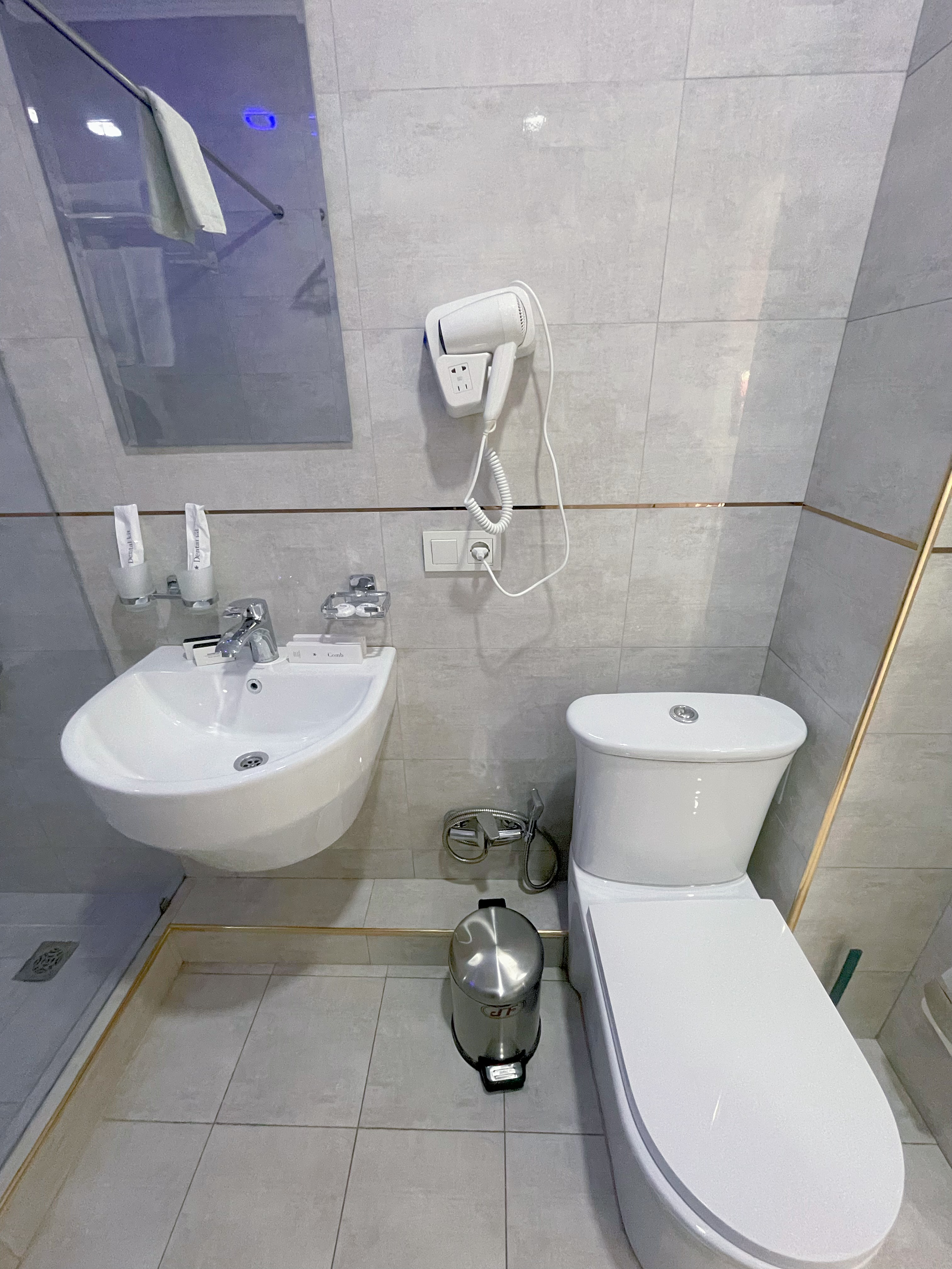 豪華陽台全景雙床房（全含：接機/早食/落地簽/增值税）