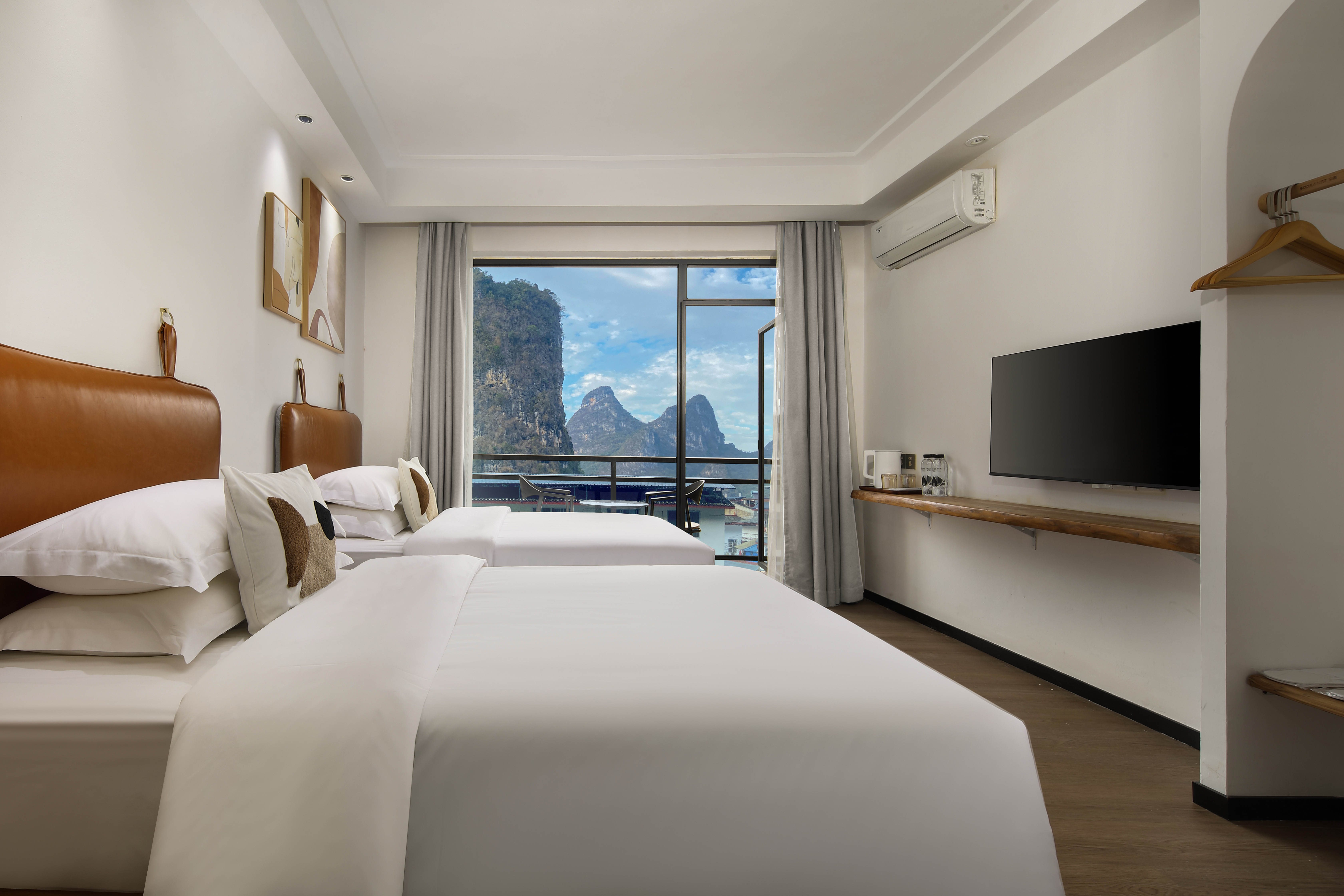 悦山阳台双床房（观景阳台+山景与城景的交融）