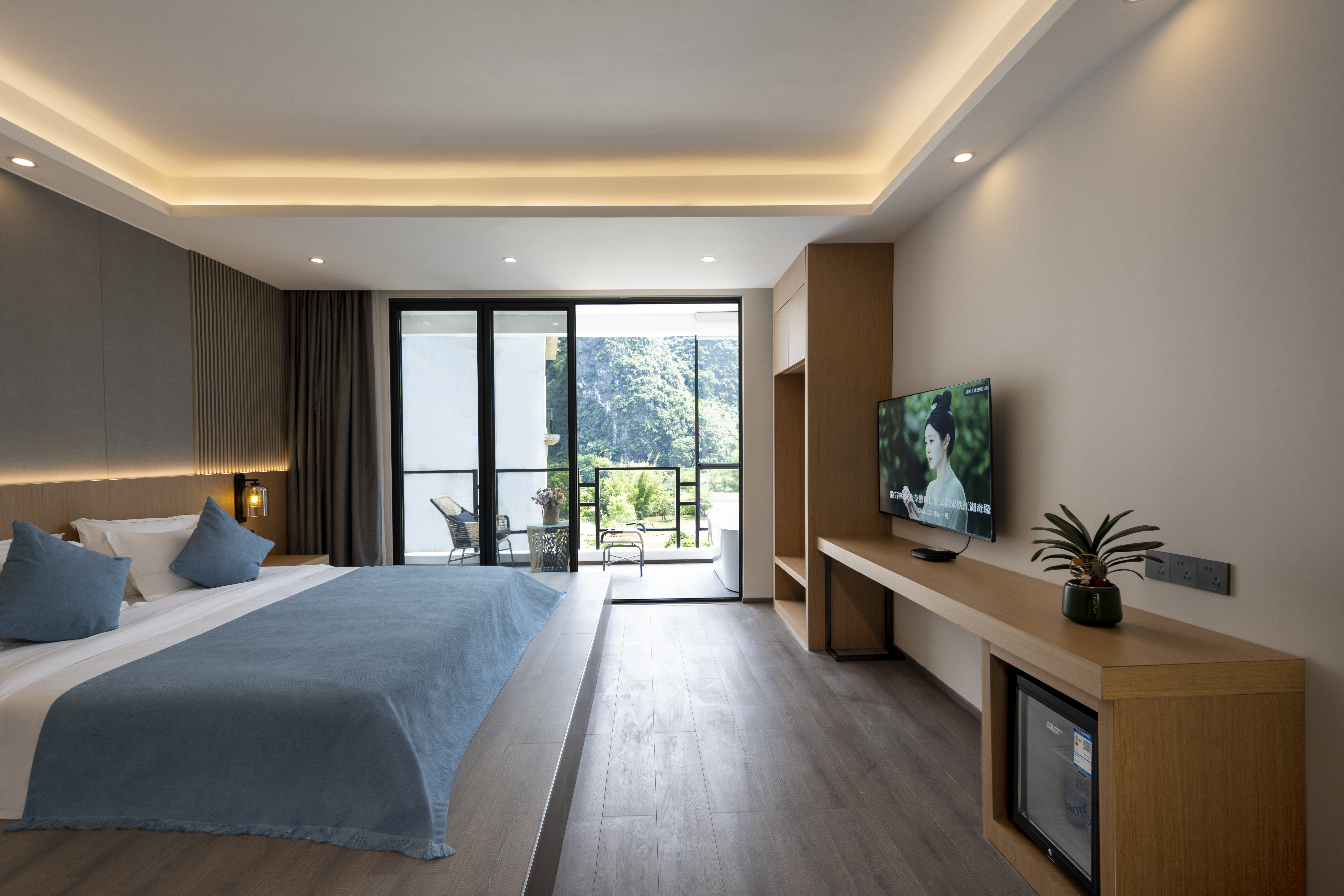 山水阳台榻榻米大床房「山河阳台+观景浴缸+小冰箱」