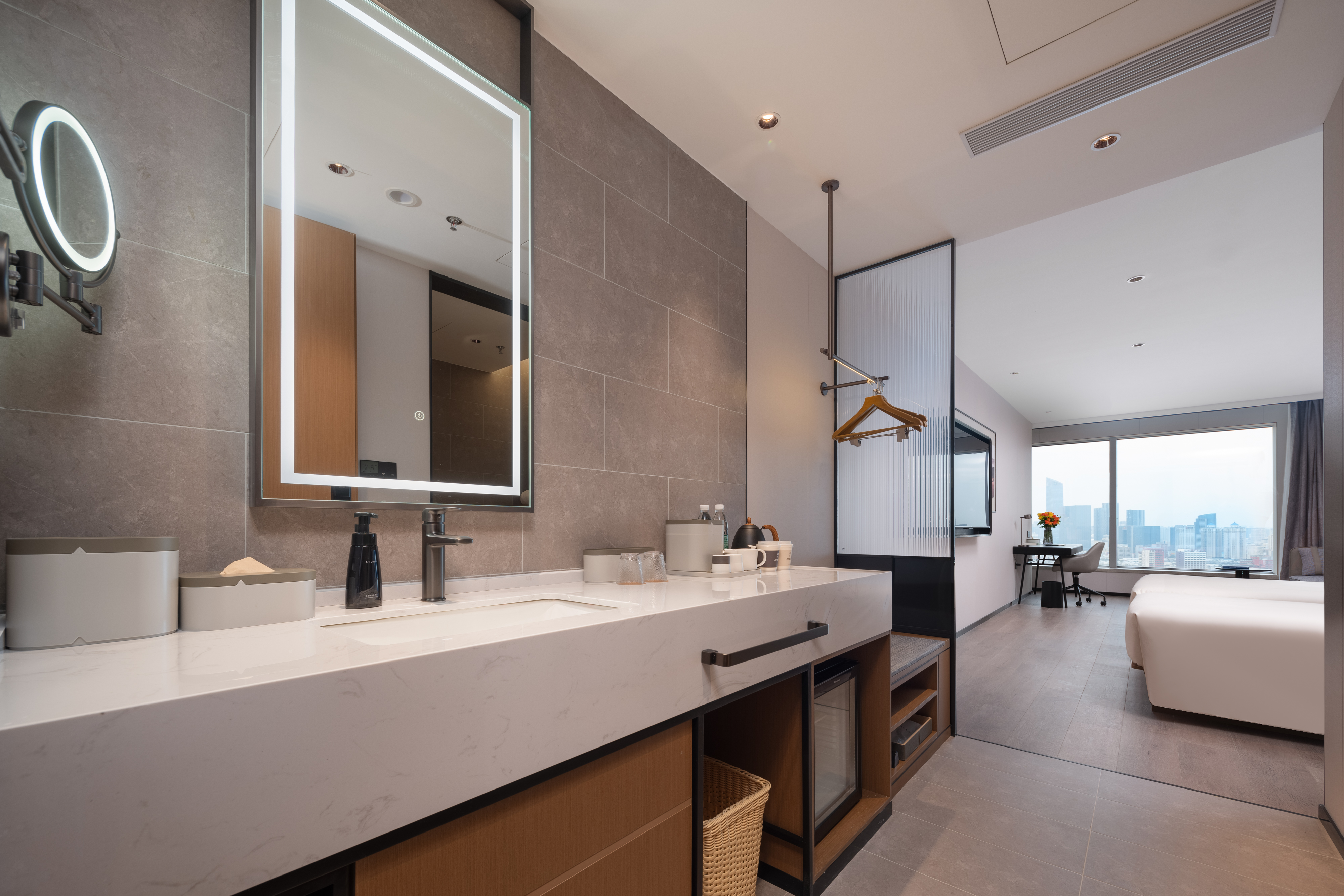 Exclusive City-View Family Room With Deep Sleep Series/Xiaodu Smart Control/Smart Toilet/Mobile Screen Casting