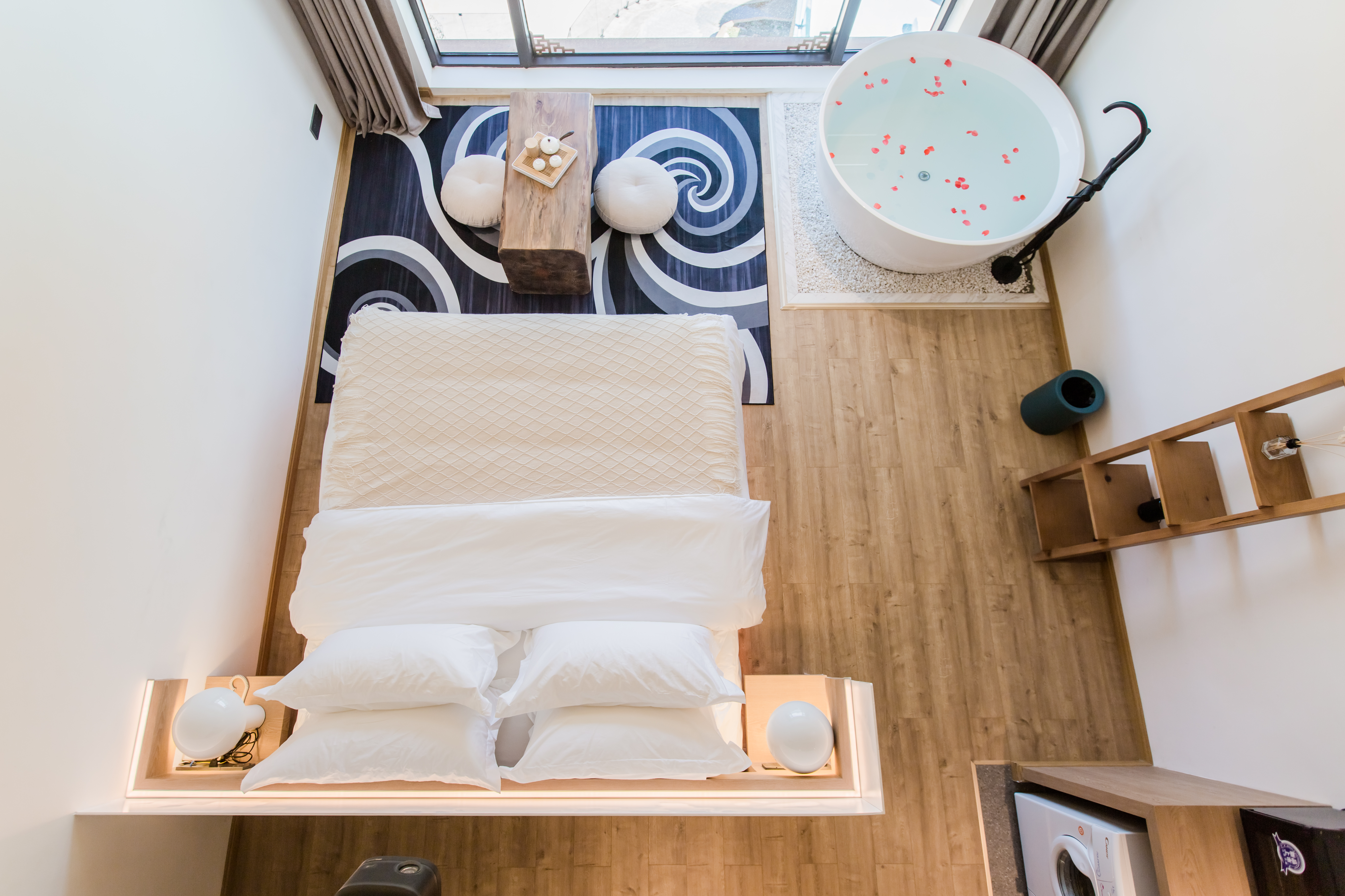 无敌湖景复式亲子套房-洗衣机-晨雾美景-日落晚霞-地暖