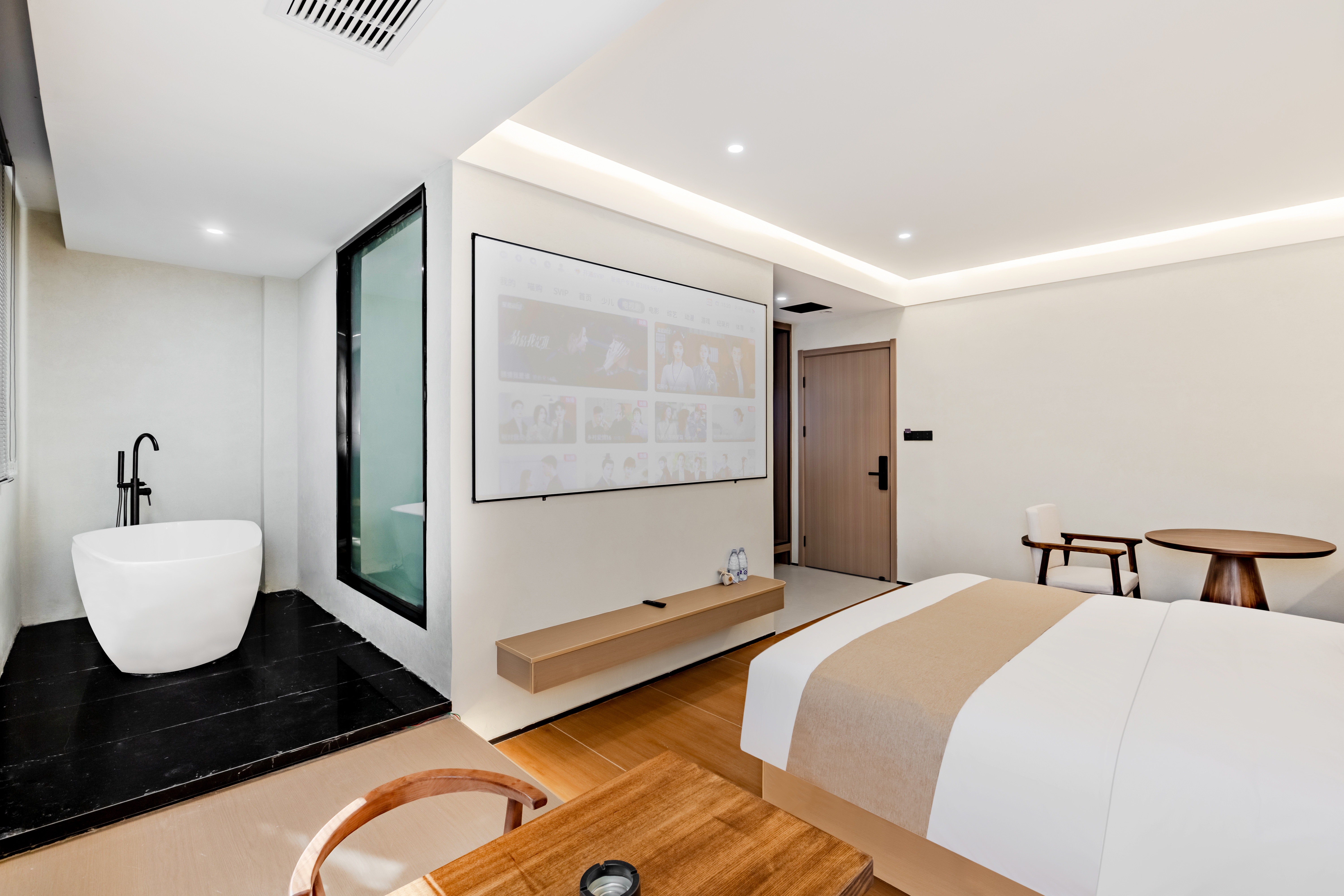 Xingju Tatami Tub Double Bed Room (Spacious, Hd Audio-Visual Projection, Smart Bathroom, Jacuzzi)