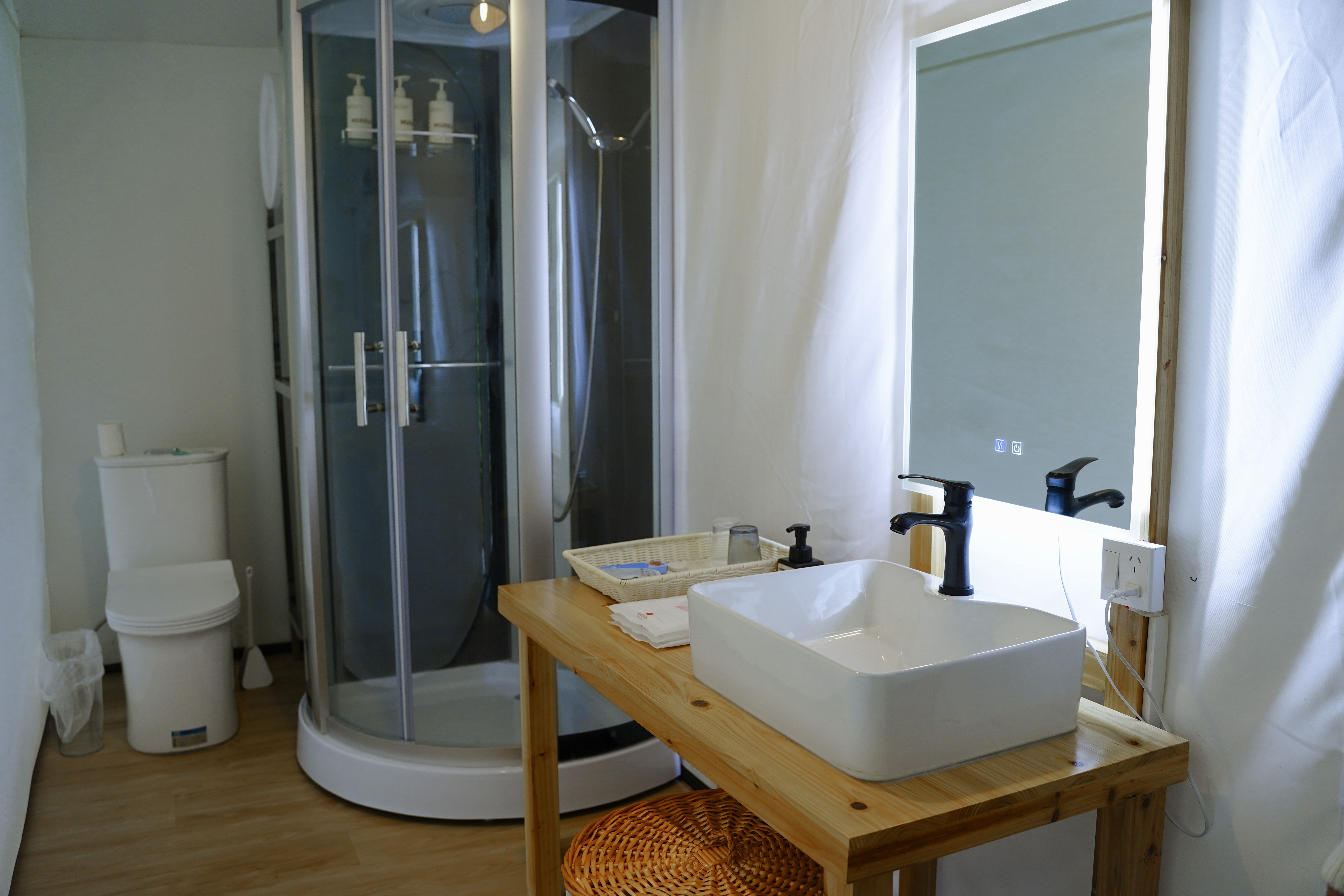 Bamboo Smoke And Moon Glamping-Family Luxury Tent With Private Courtyard (Air Conditioned, Private Bathroom)