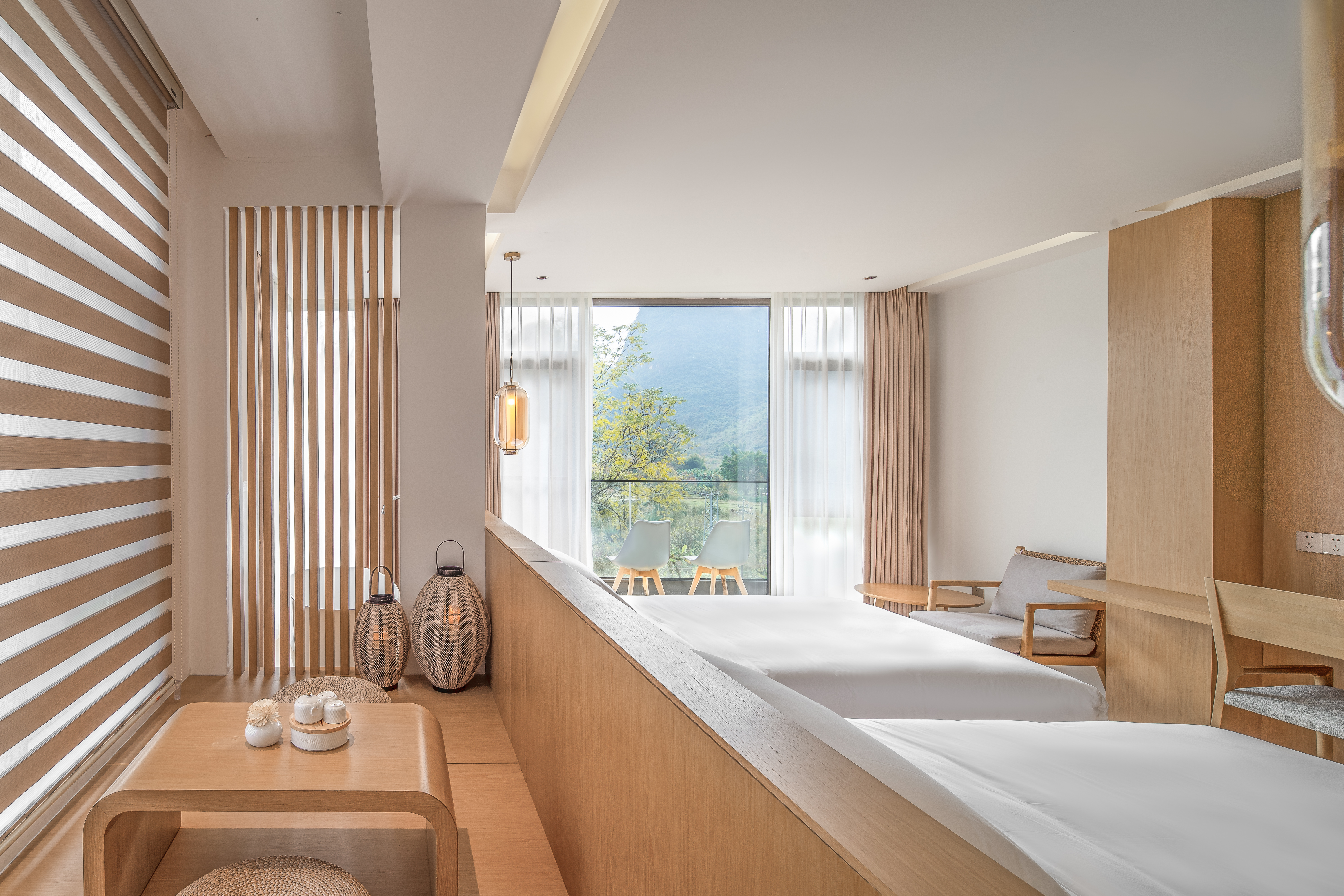 聆溪阳台双床房（270°落地观景+山景浴缸+迷你冰箱+智能马桶）