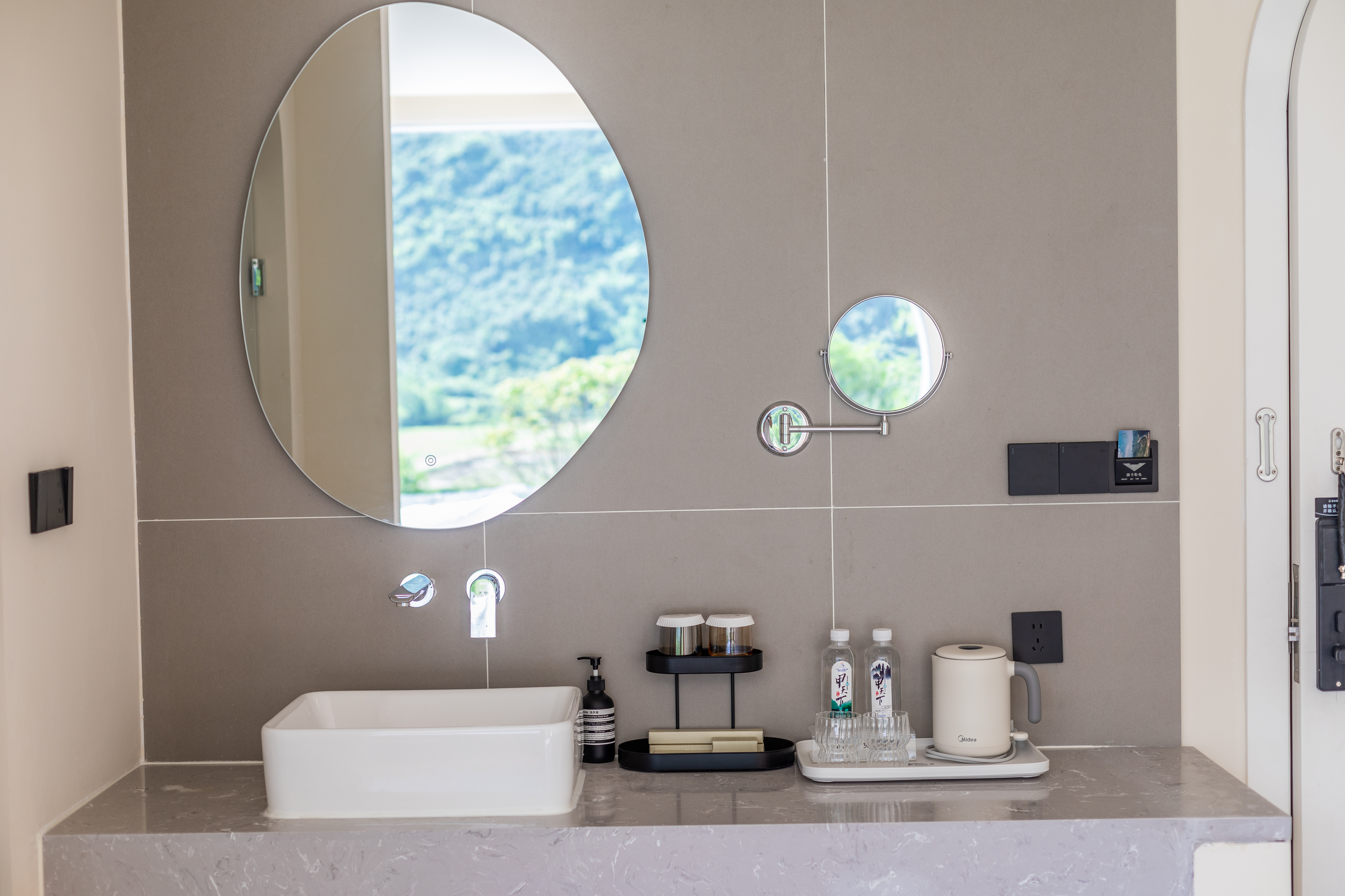 原野·长空·山水景观浴缸豪华大床房