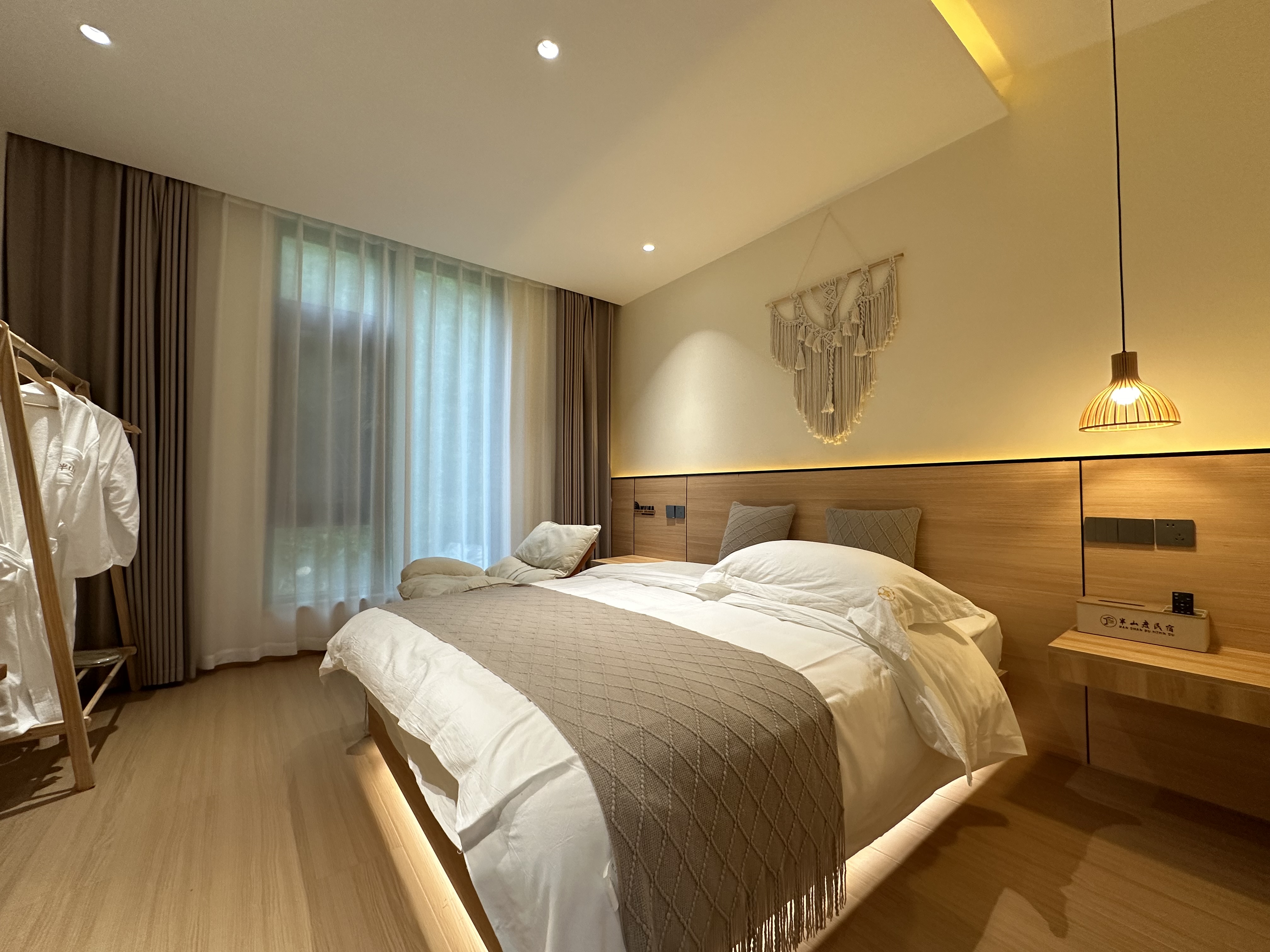 松影·山景大床房