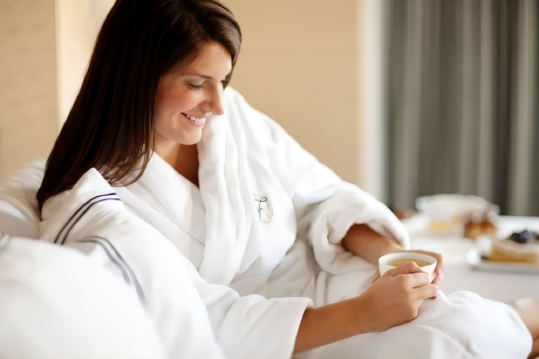 费尔蒙金尊特大床客房（设有轮椅通道）