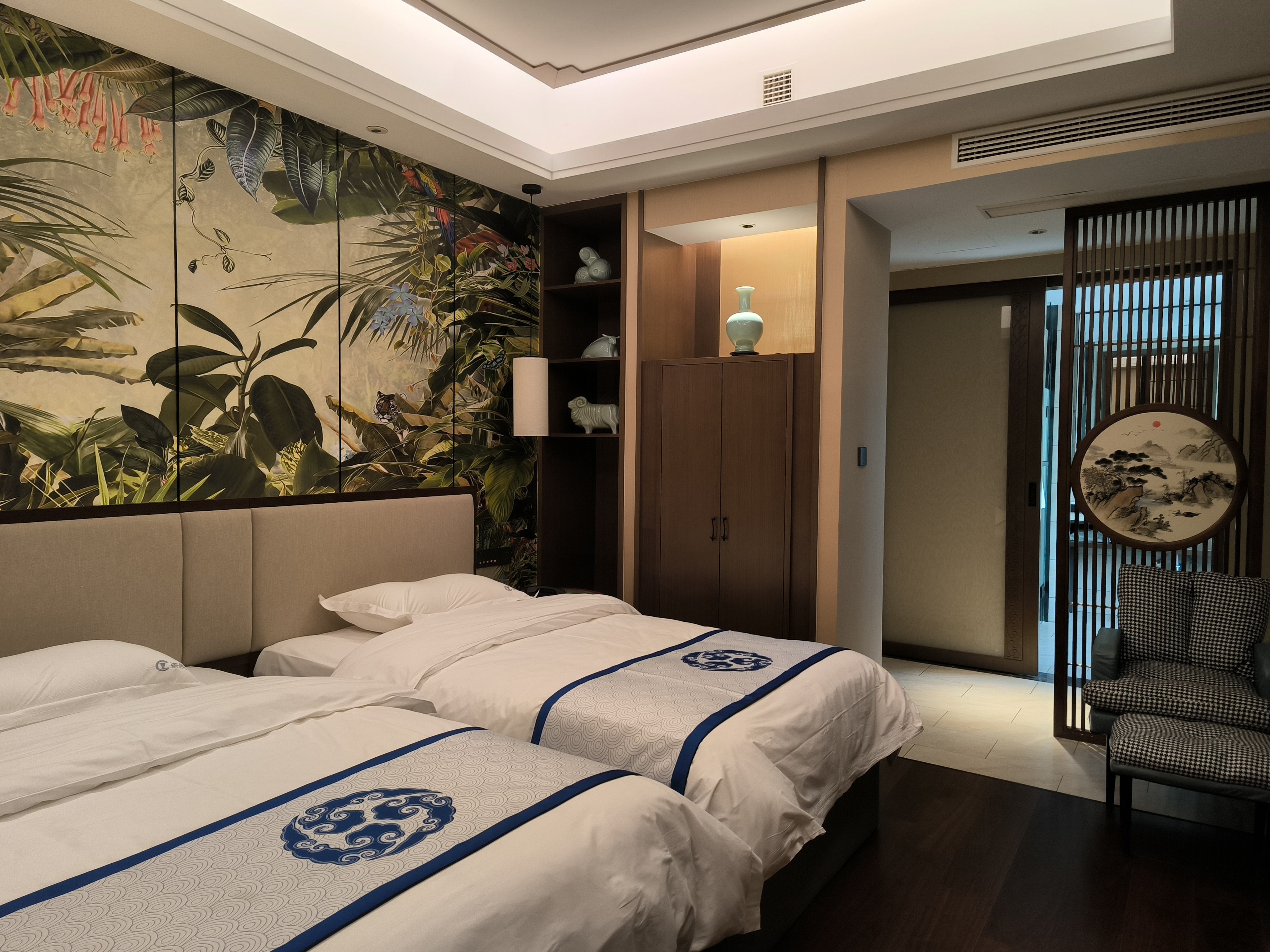 Muming Erlai Neo-Chinese Style Deluxe Elegant Standard Room (Zero Pressure Mattress + Deep Sleep Pillows + Constant Temperature Shower)