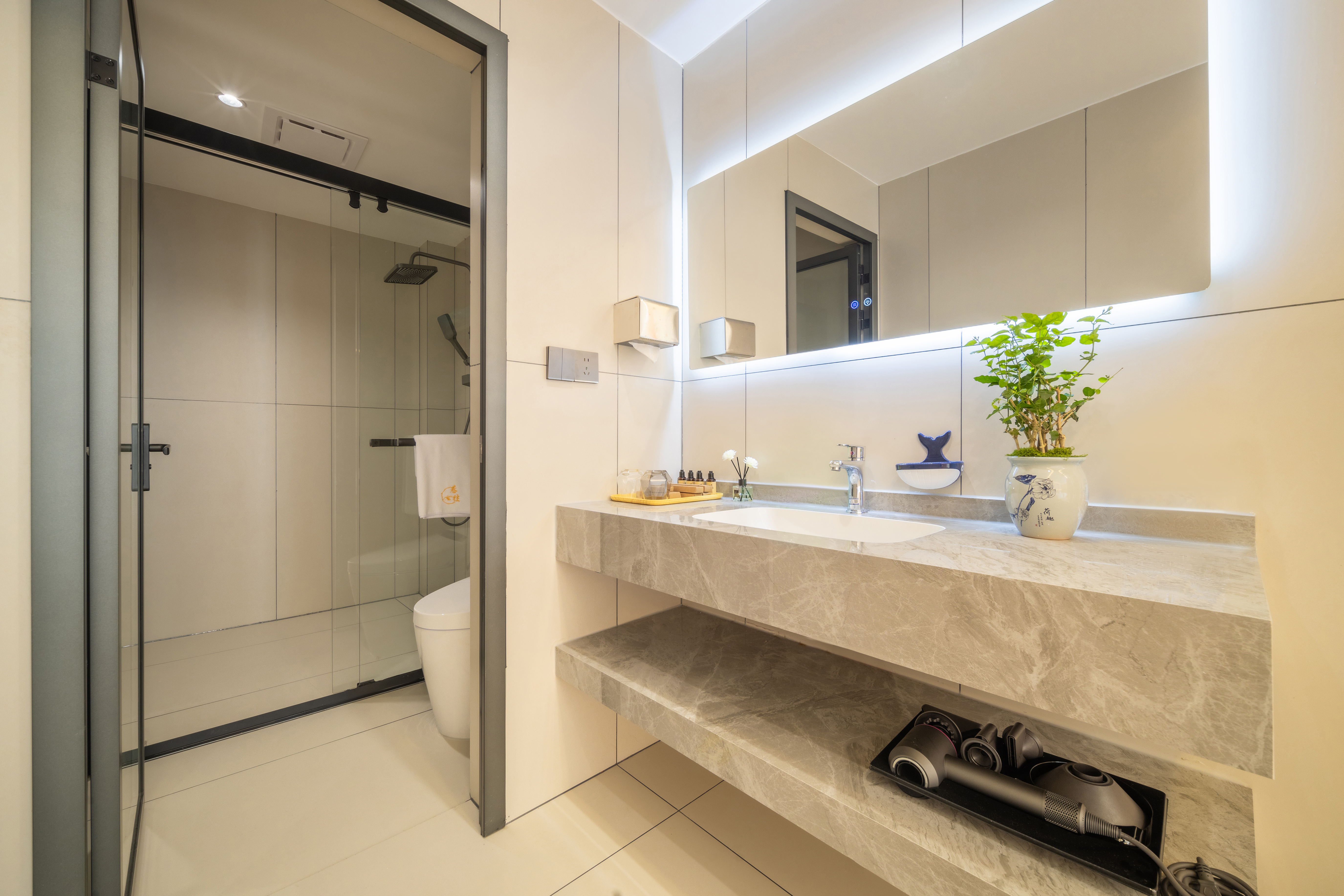 Sui An Twin Room With High-End Latex Mattress + Smart Toilet + 100-Inch Projector Av