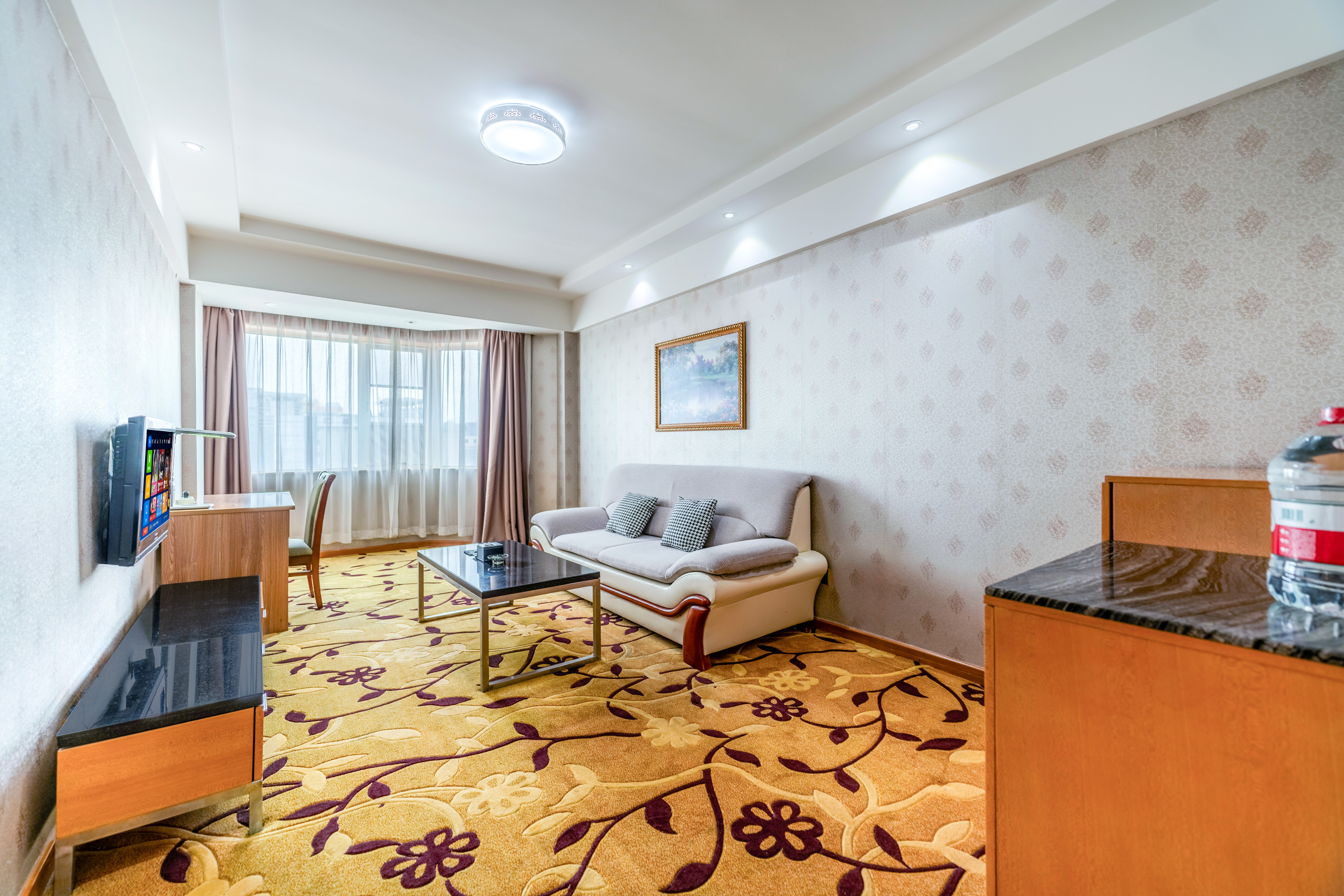 尊享豪华套房「温馨惬意+洁净温馨+简约设计」