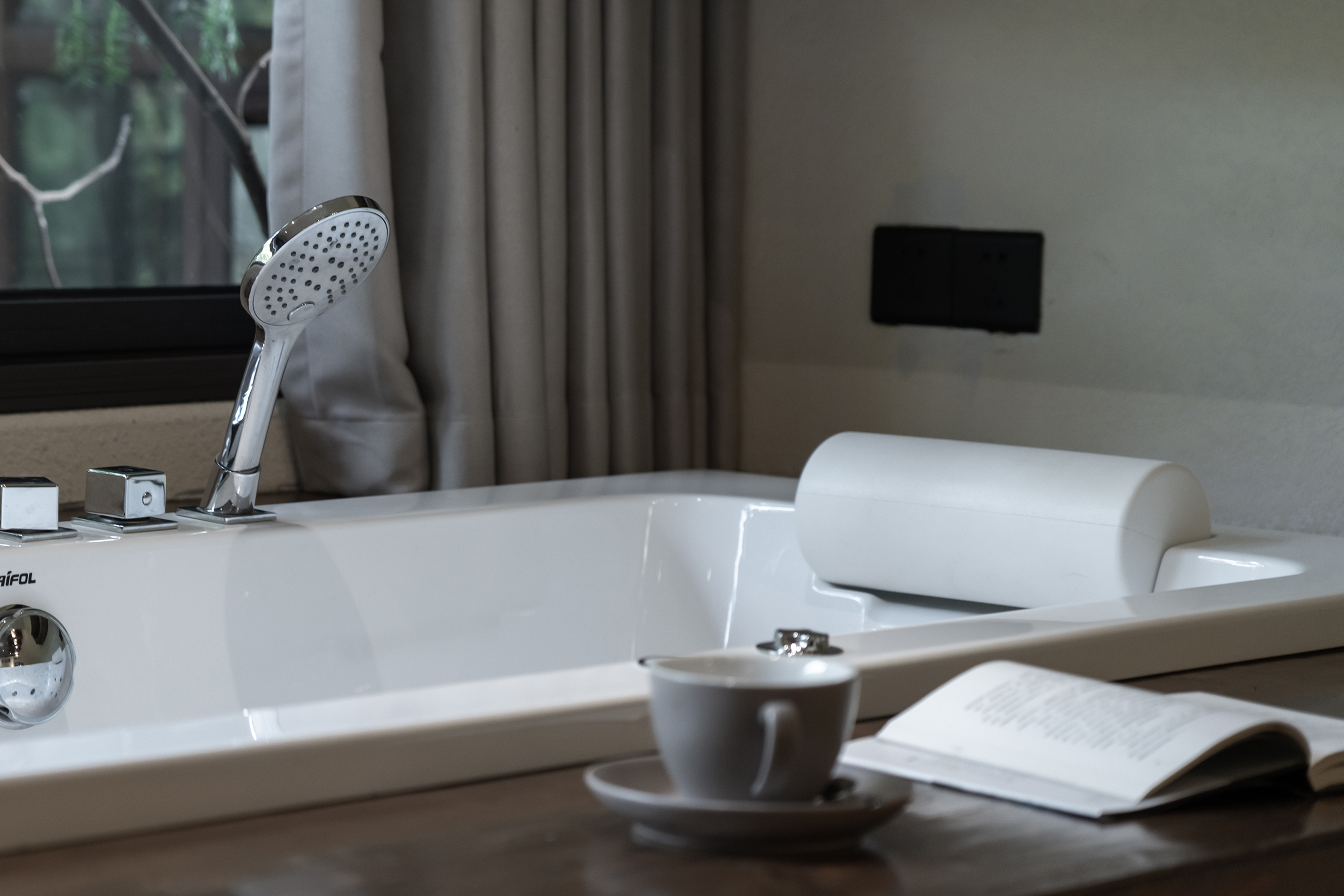 全景阳台大套房（地暖+全景阳台+按摩浴缸+私人茶榻）