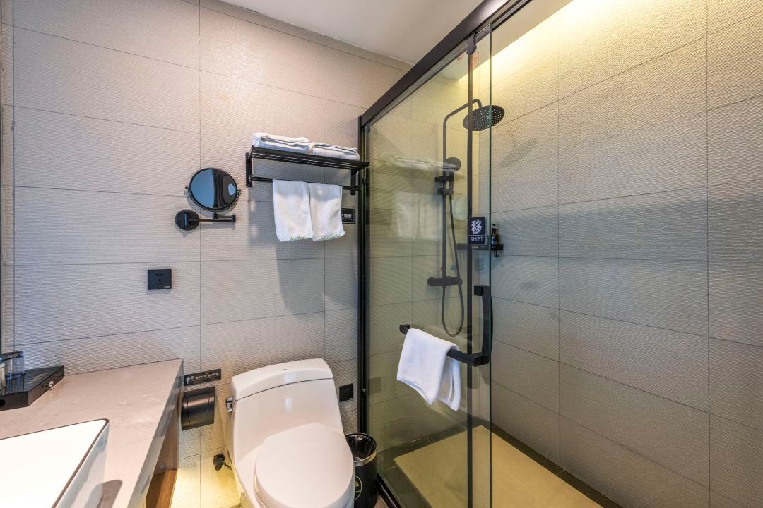 Zhirui Scenic Double Bed Room (Full Panoramic Sunlight Glass)