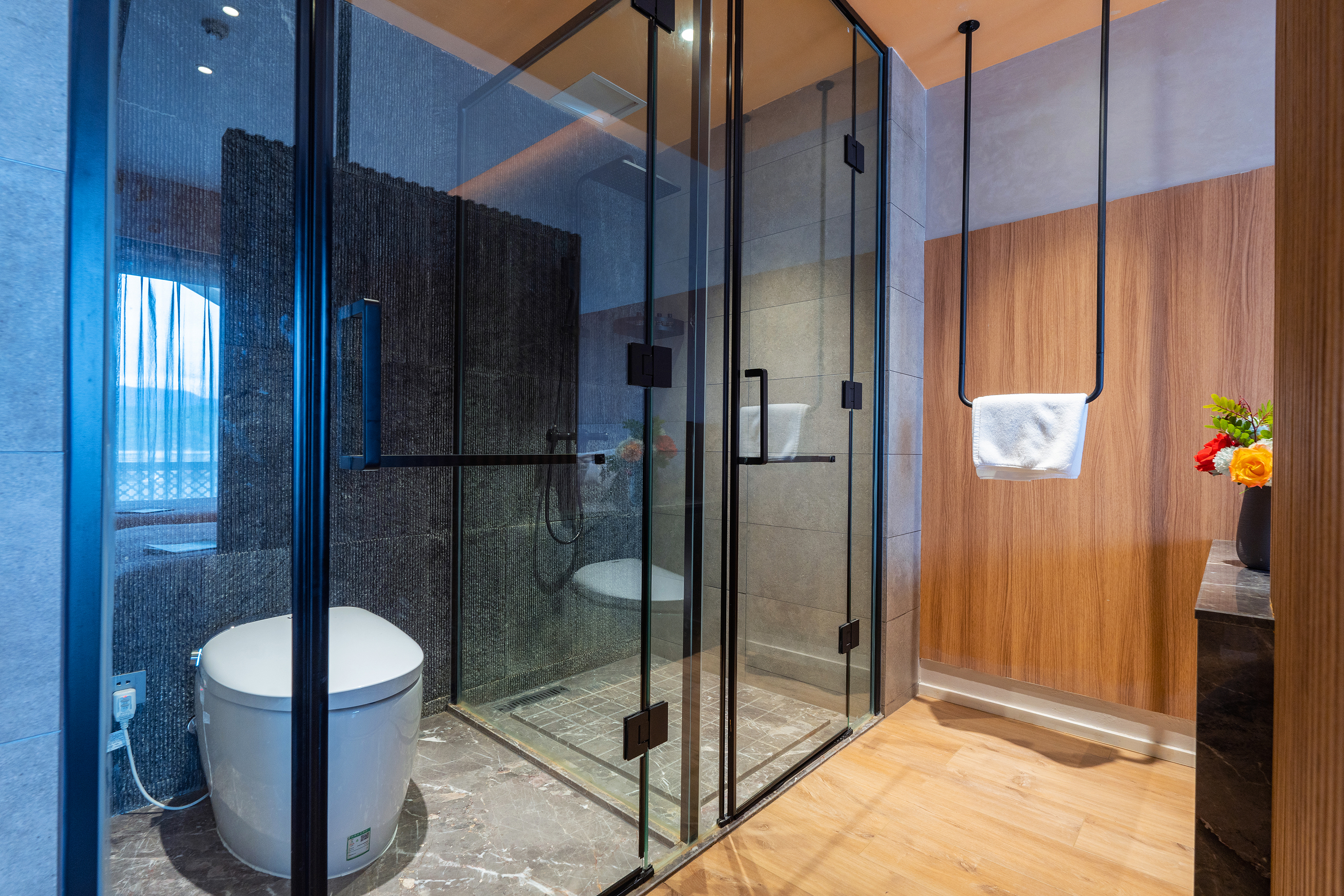 Lakeview Luxury Quality Twin Room (Balcony, Tub)