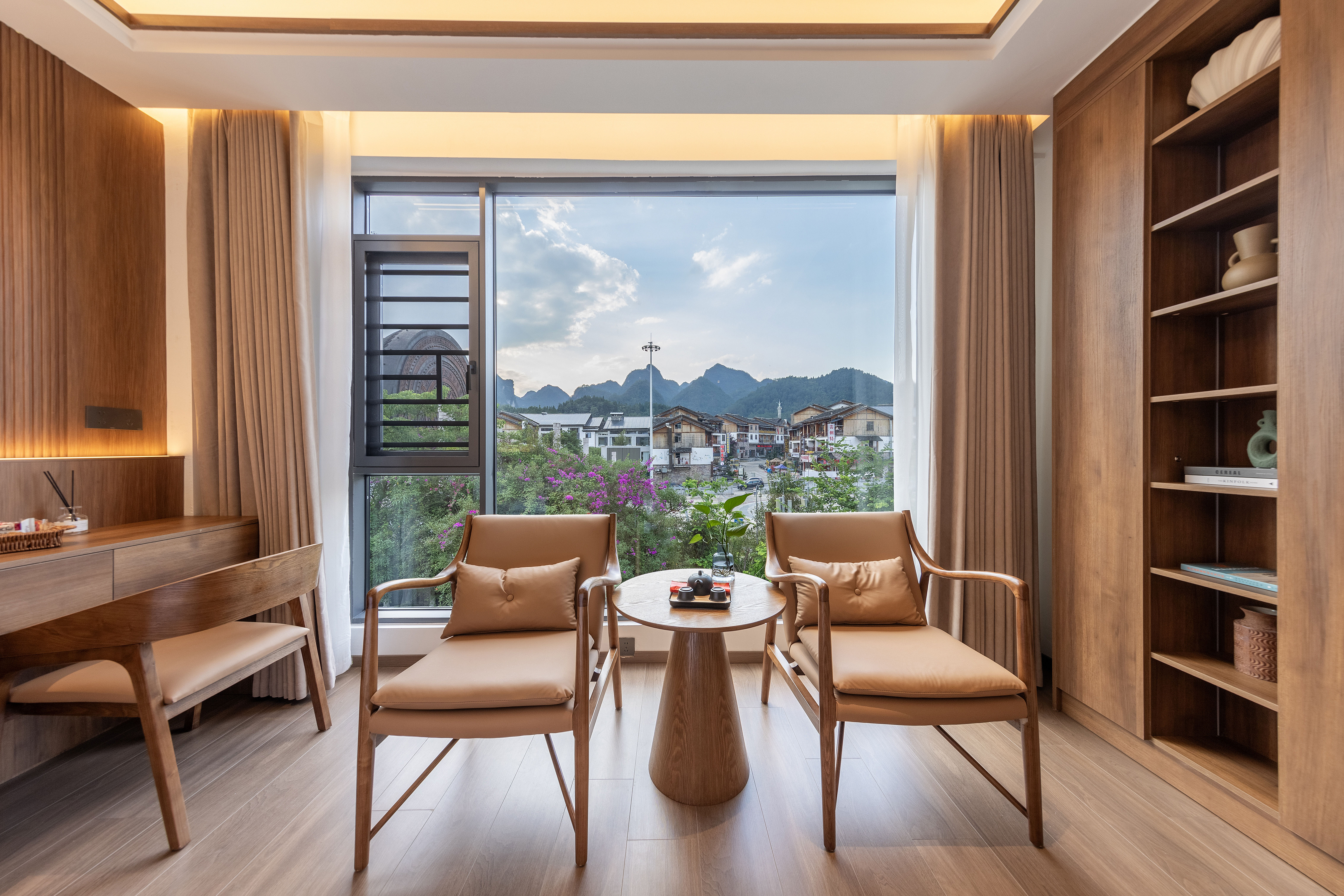 Scenic Double Bed Room With Smart Voice Control, Smart Toilet, Wet-Dry Separation, And Floor-to-Ceiling Window