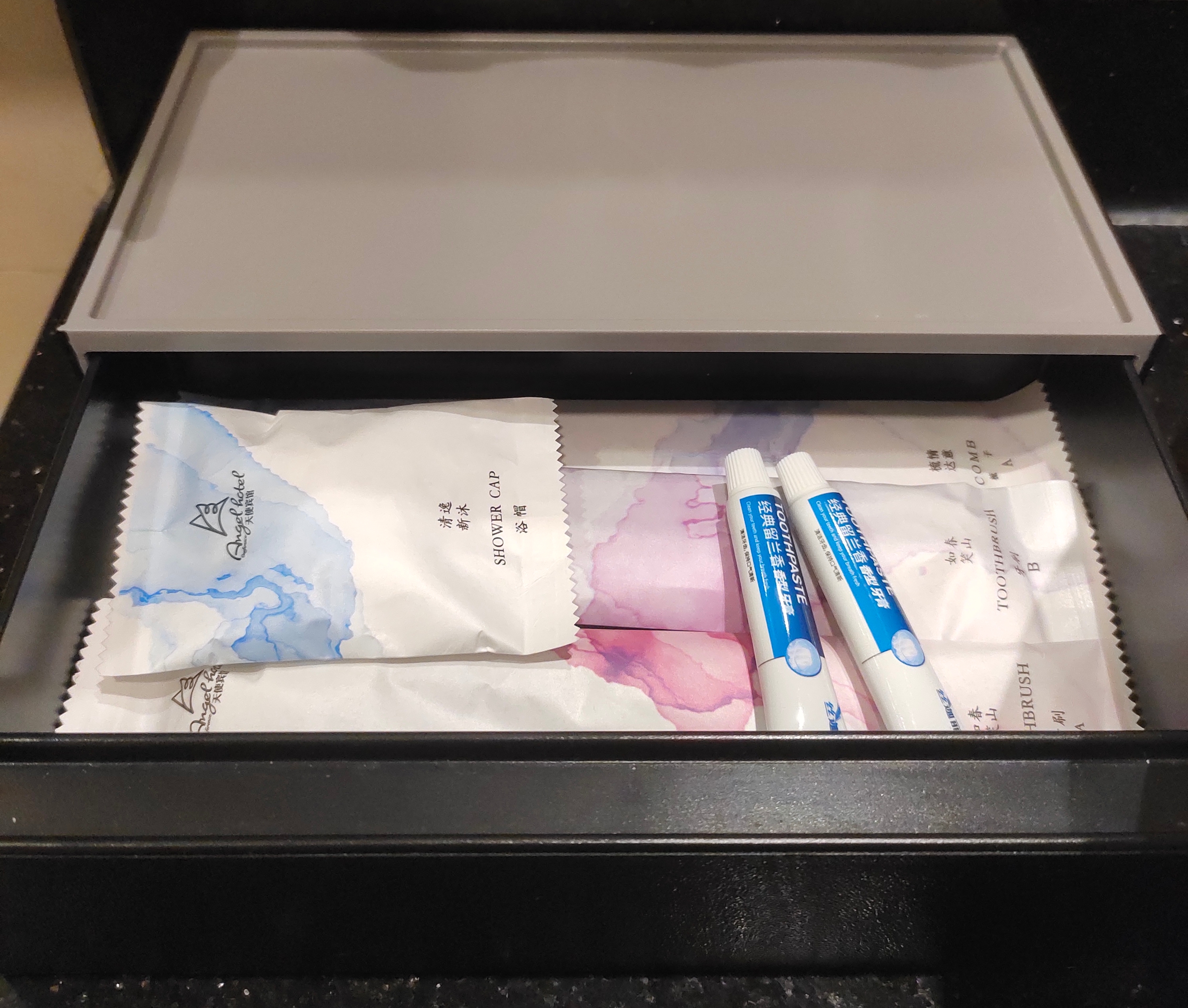 豪华标准间（鹅绒床被+小冰箱）