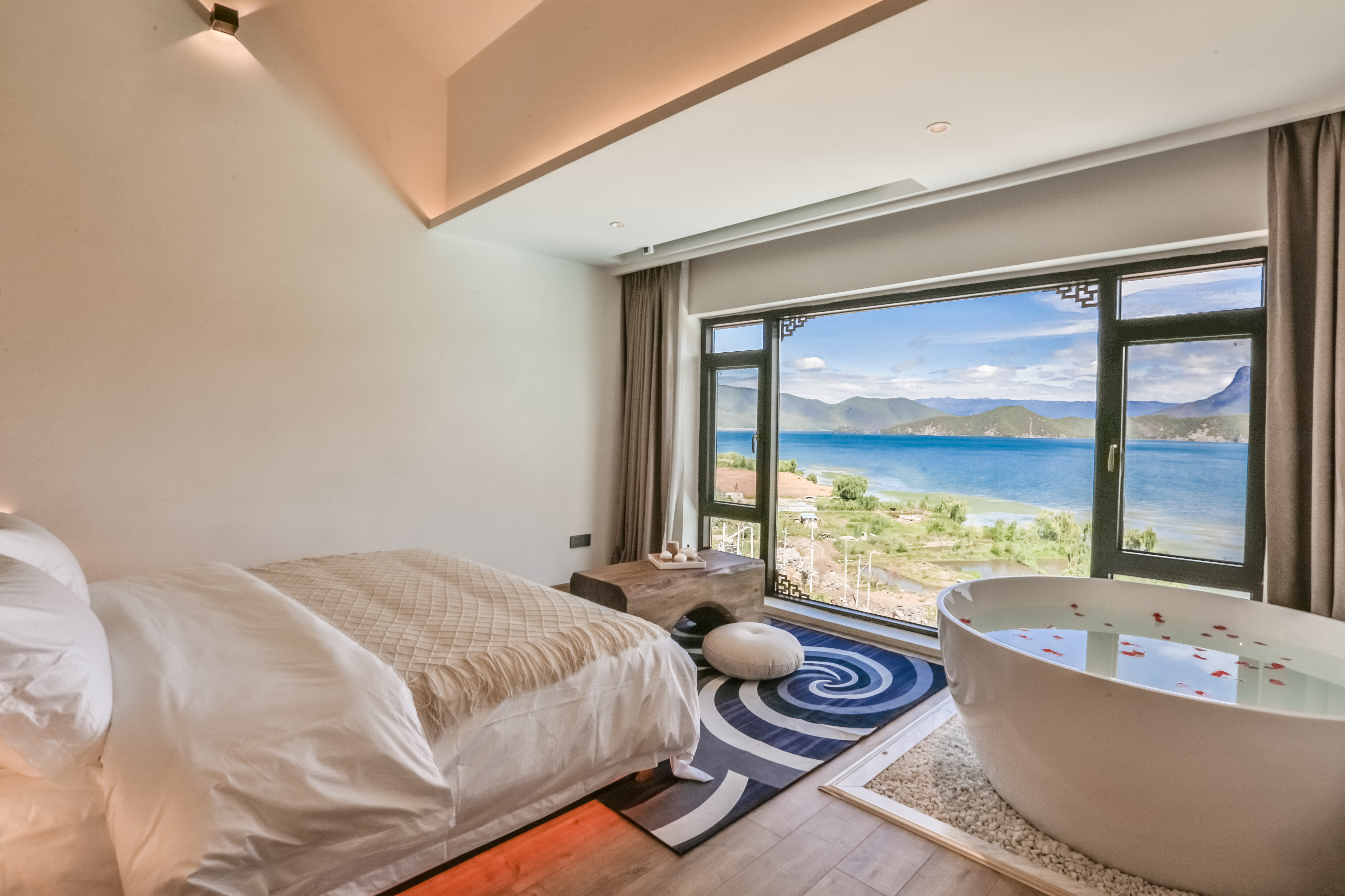 无敌湖景复式亲子套房-洗衣机-晨雾美景-日落晚霞-地暖