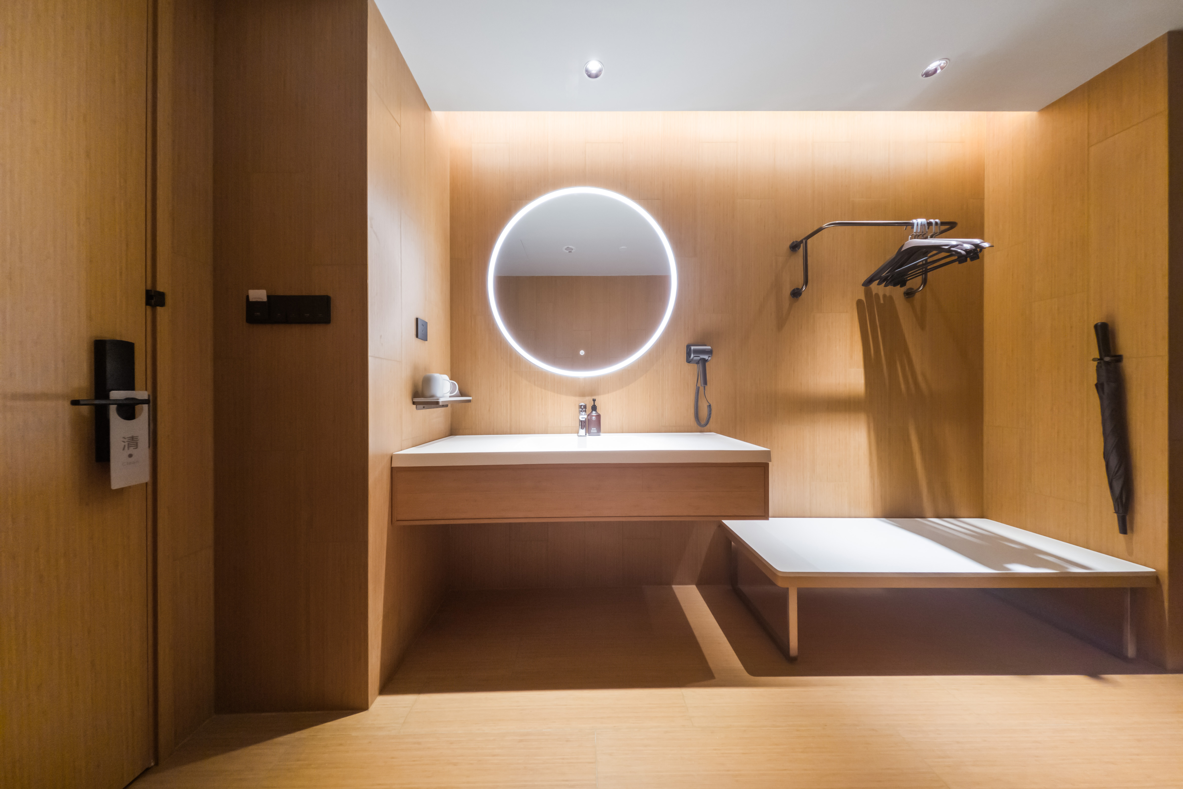 高级大床房【木香茶韵 ·禅意空间 ·零压好眠】