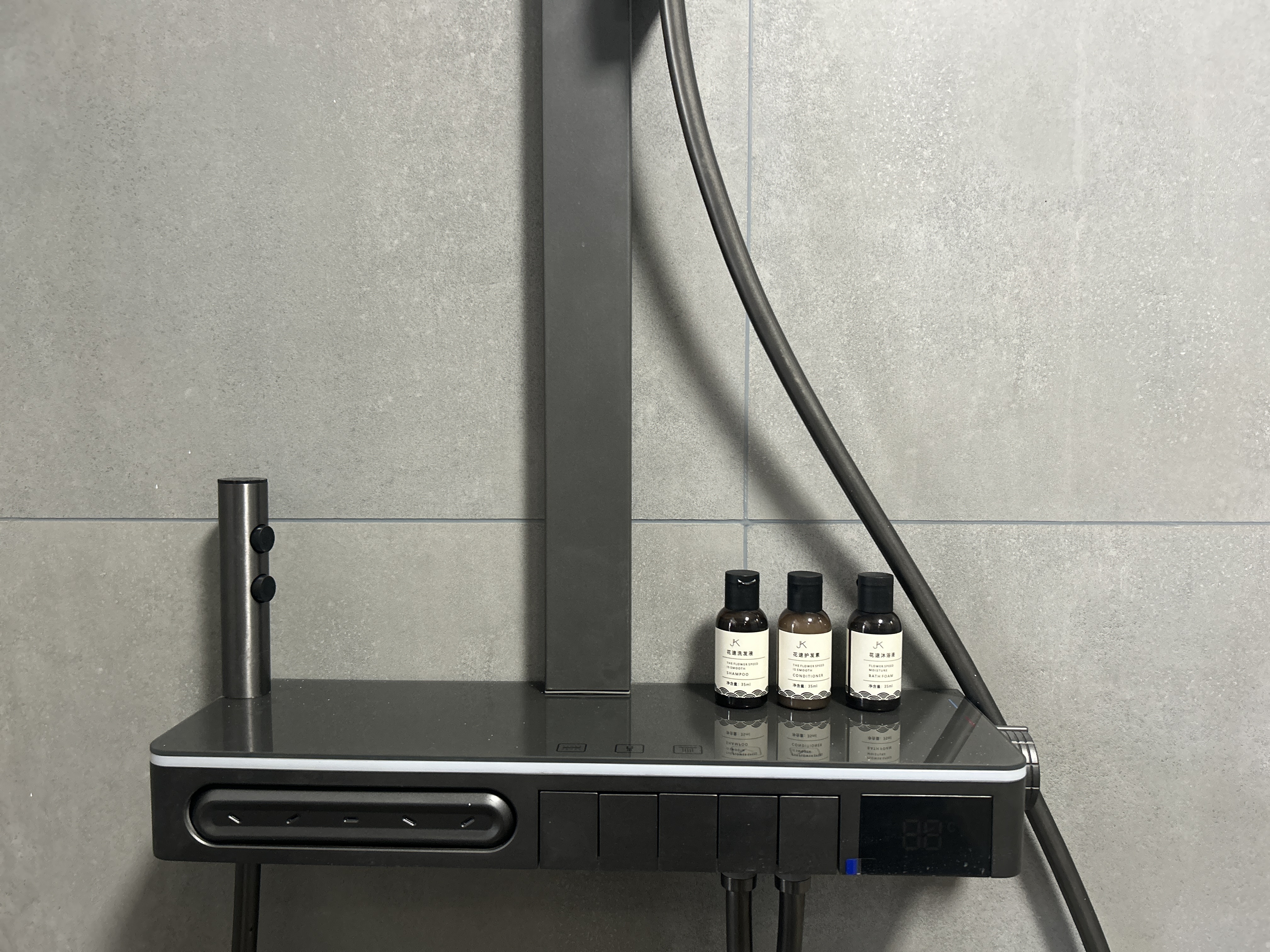 Lakeside Li Dream Private Hot Spring Queen Bed Room