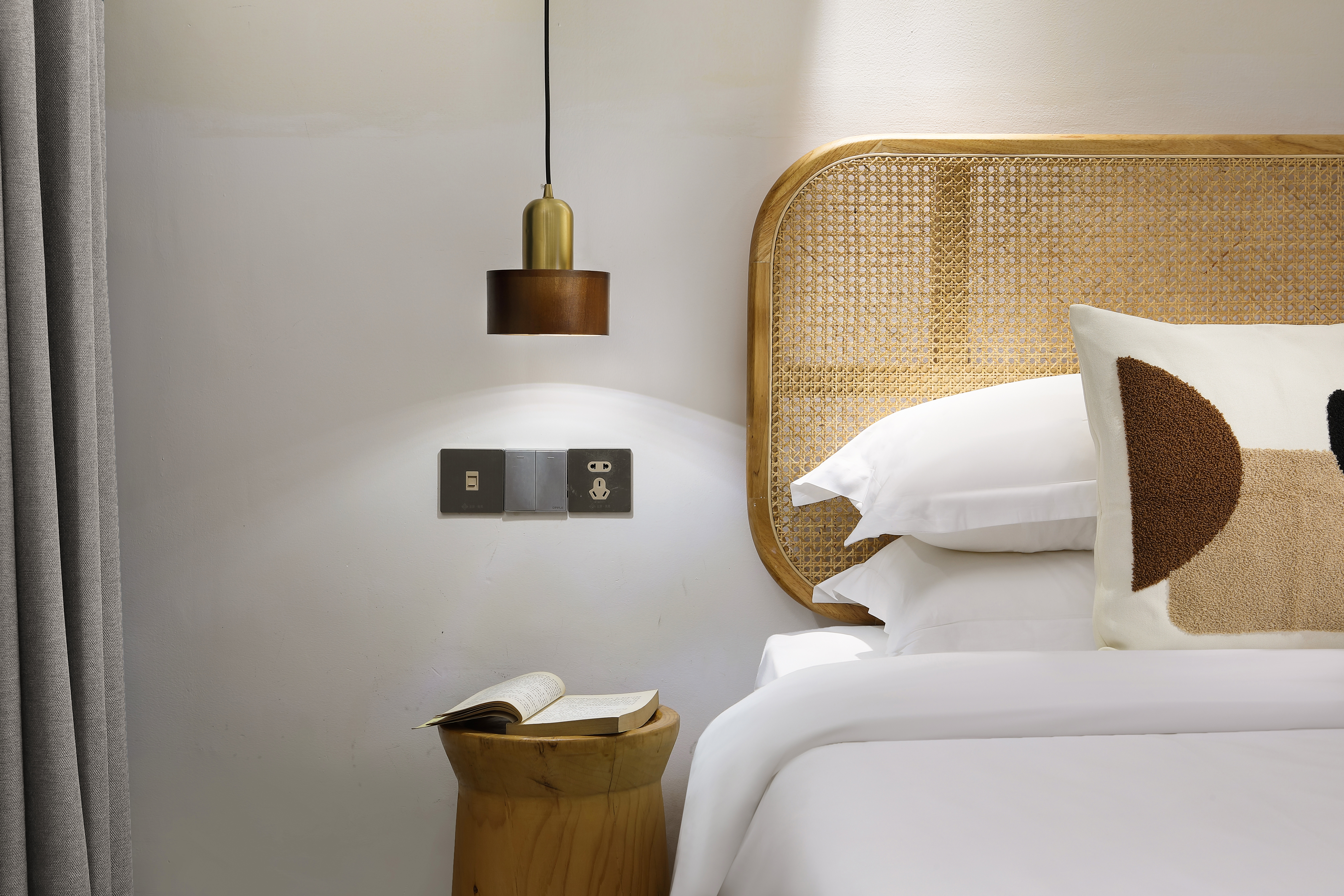 悦山阳台大床房（依山观景+休闲阳台+4k电视）