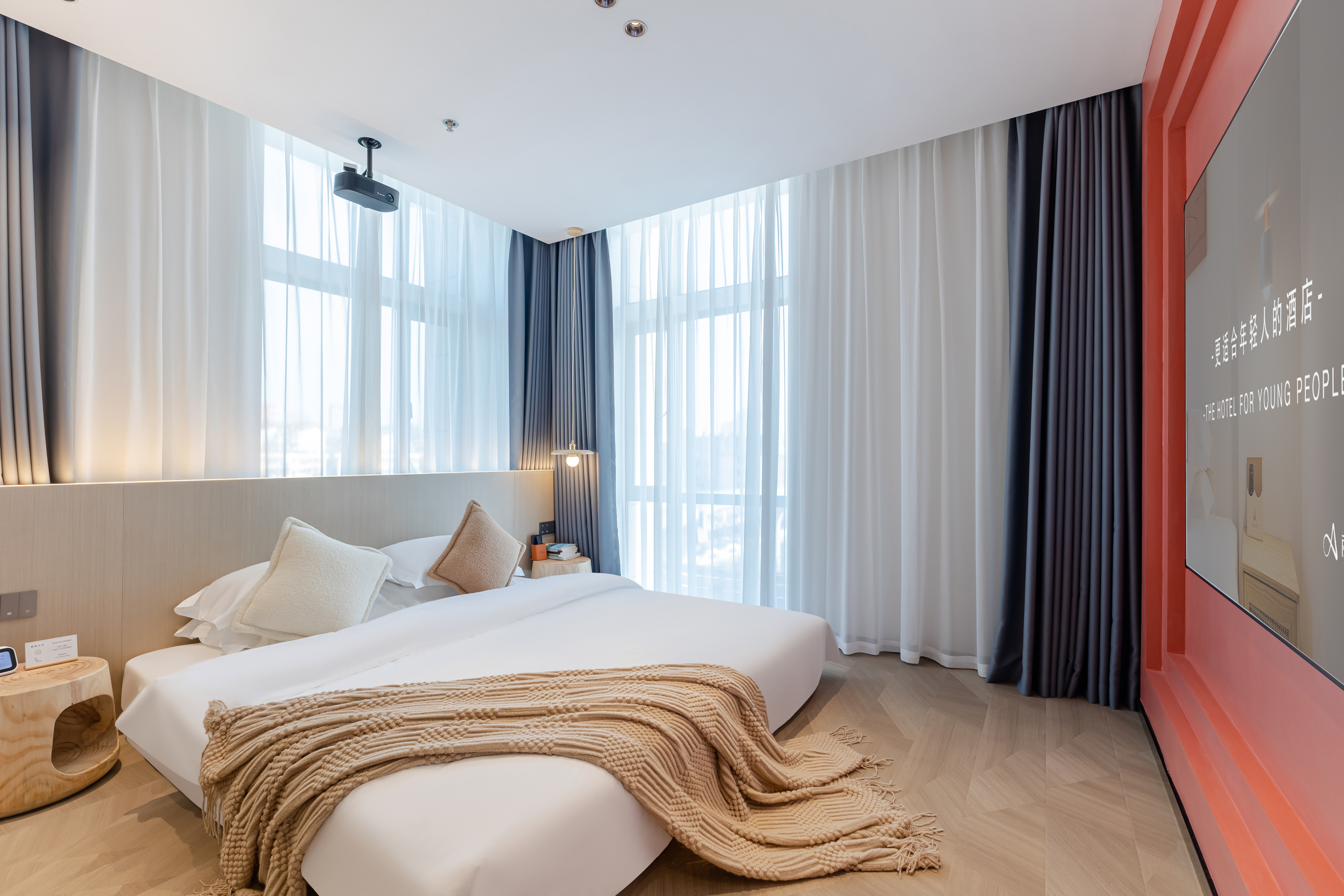 Hongshan | Premium Double Bed Room (Giant Screen Cinema + Smart Home + Zero Pressure Mattress)