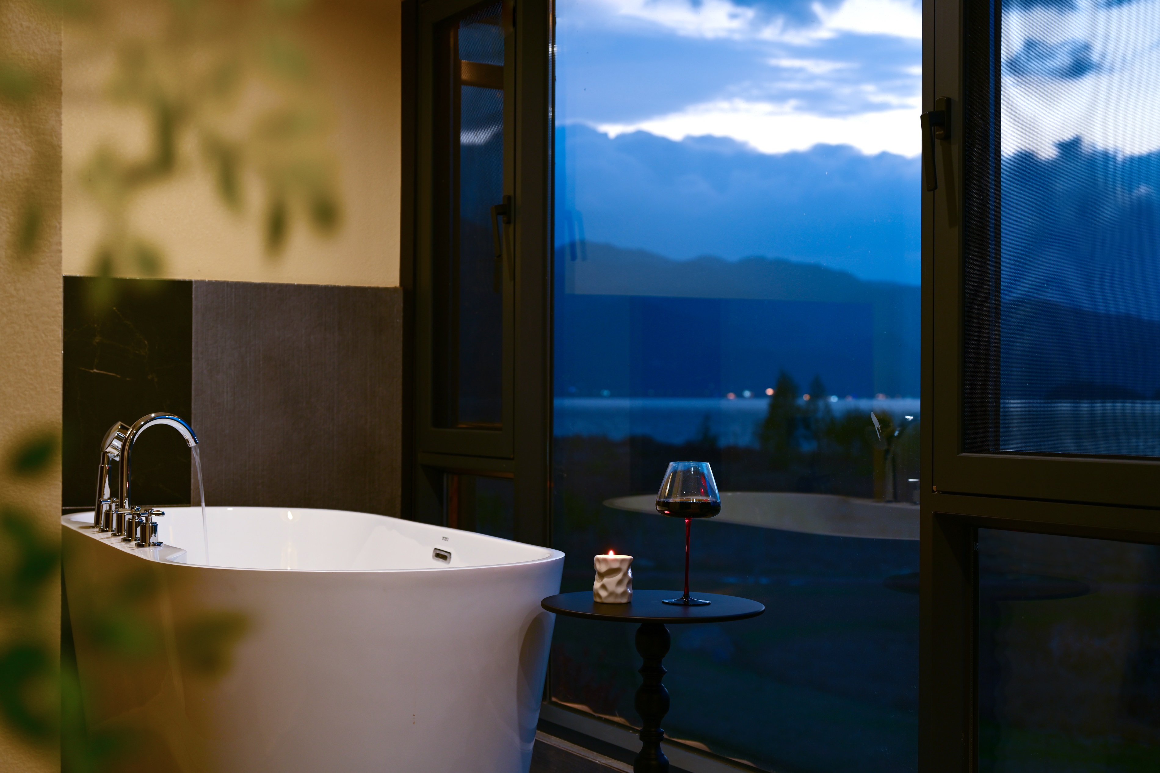 Du Xing An · Lake-View Goddess Mountain Double Bed Room