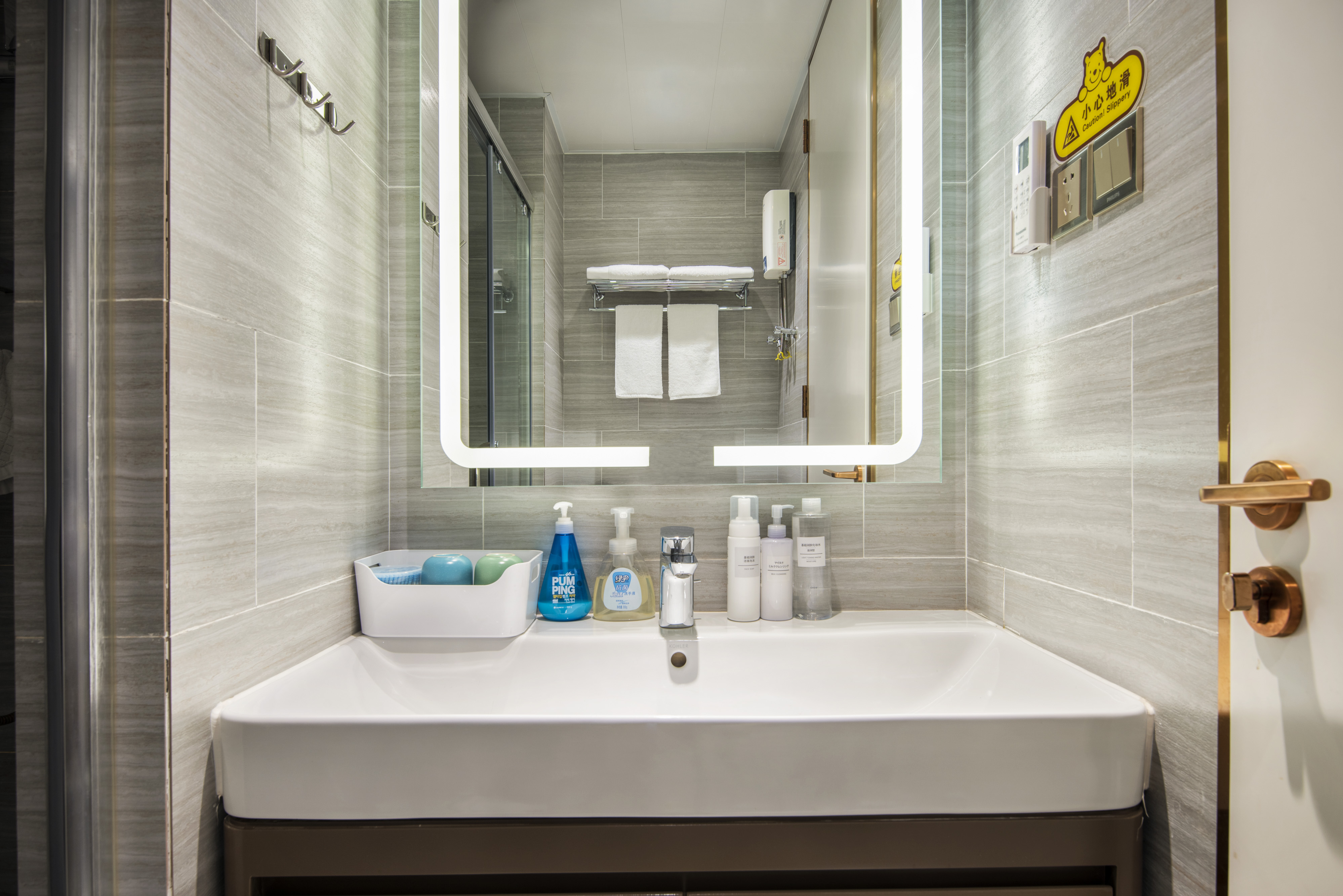 精英商务大床房（洗衣机+熨衣设备+咖啡机）