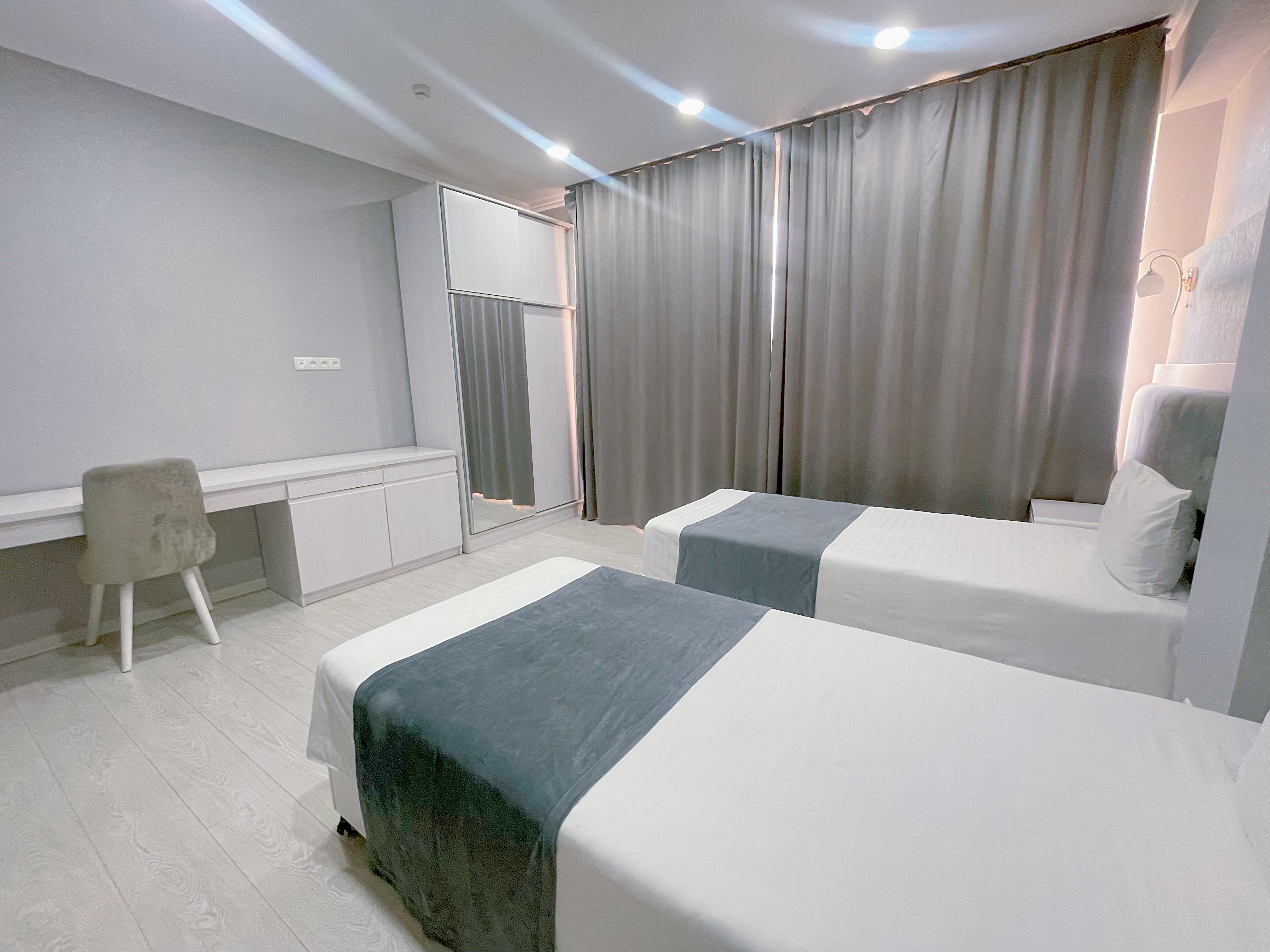 1+1全景商務雙床套房（全含：接機/早食/落地簽/增值税）