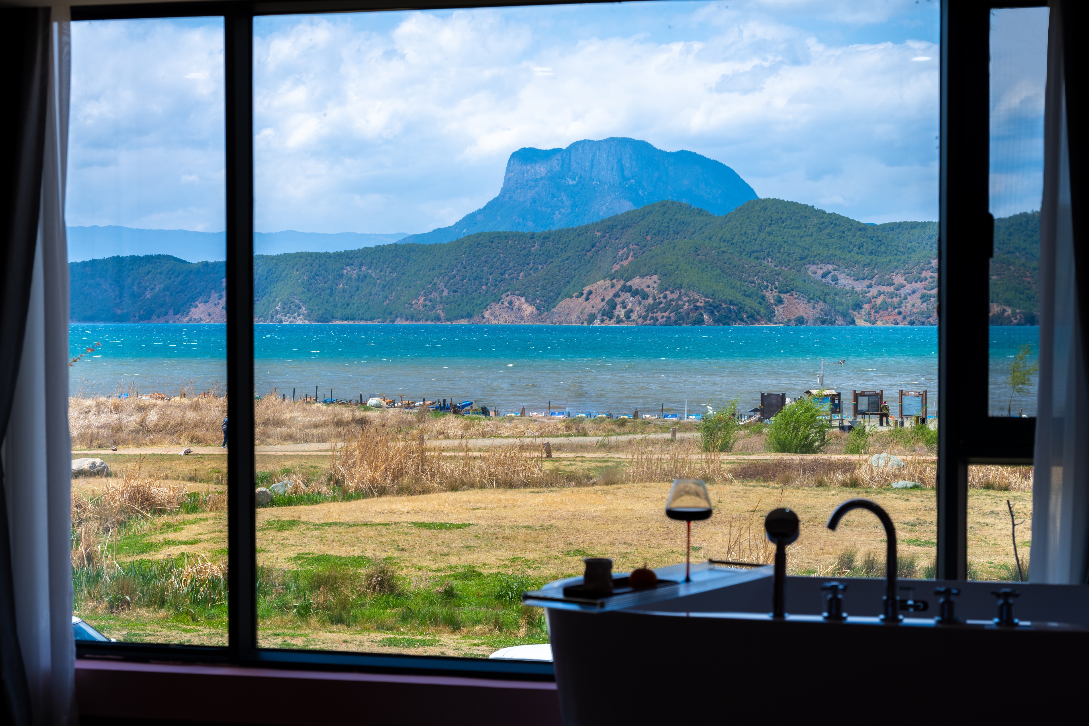 Du Feng Ji · Lake-View Tatami Double Bed Room