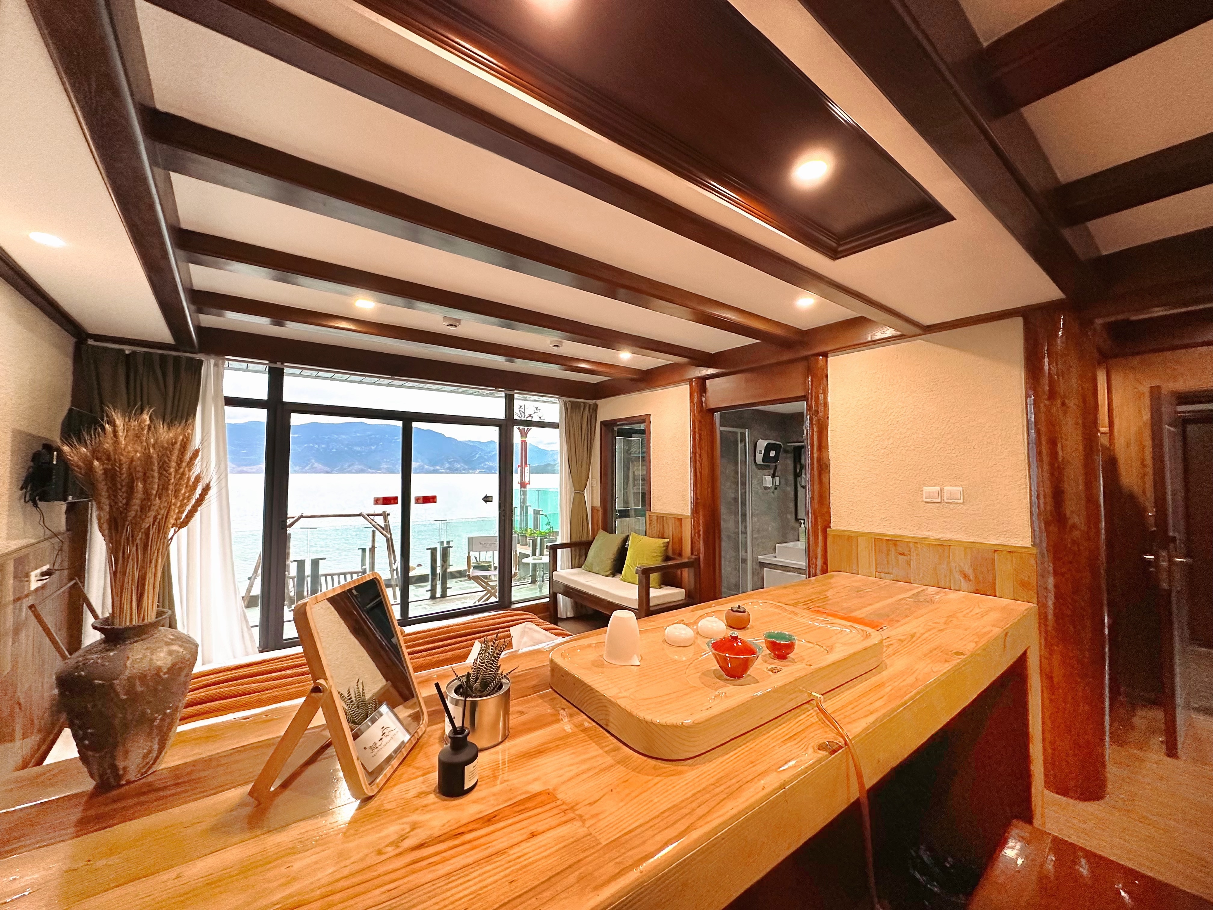 Queen Room With Lake View