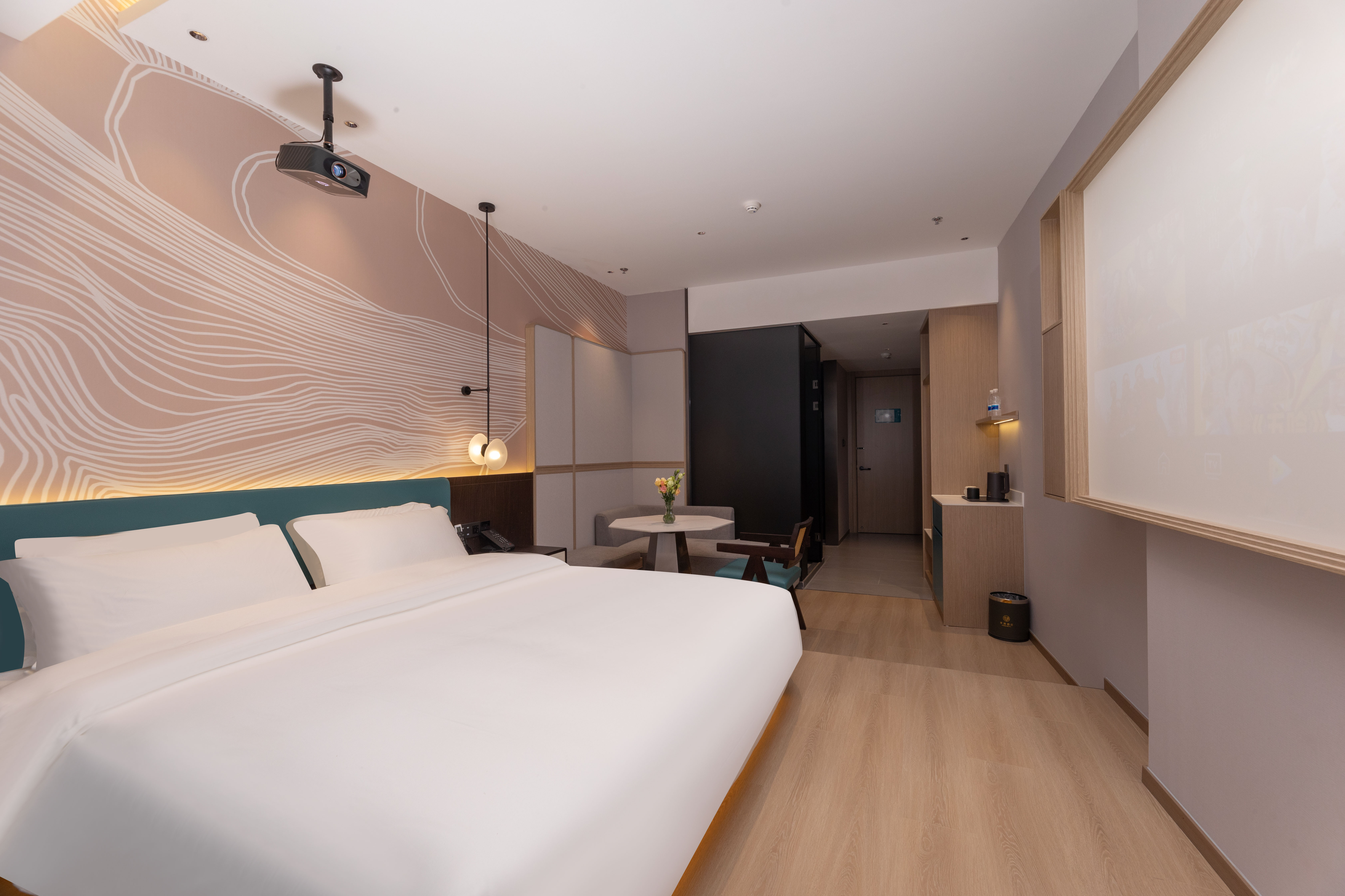 Deluxe | Cinema Double Bed Room[4K High-Definition Projection + Engaging Films]