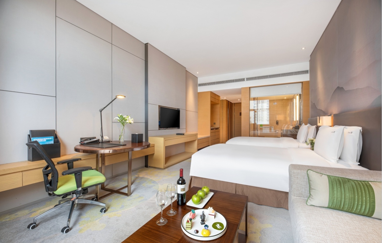 假日高级双床房