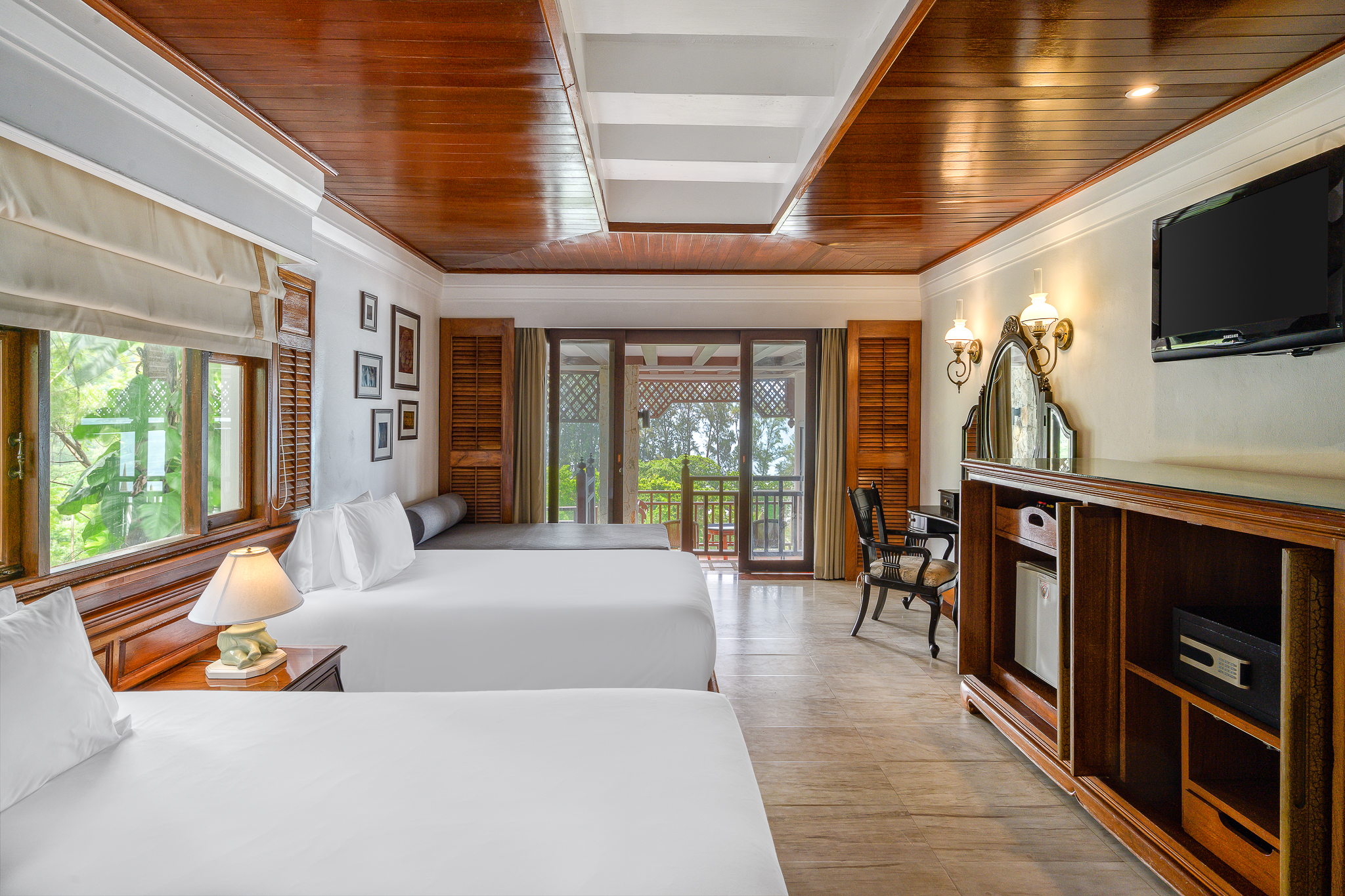 海景兩卧室山畔套房（帶露台和浴缸）