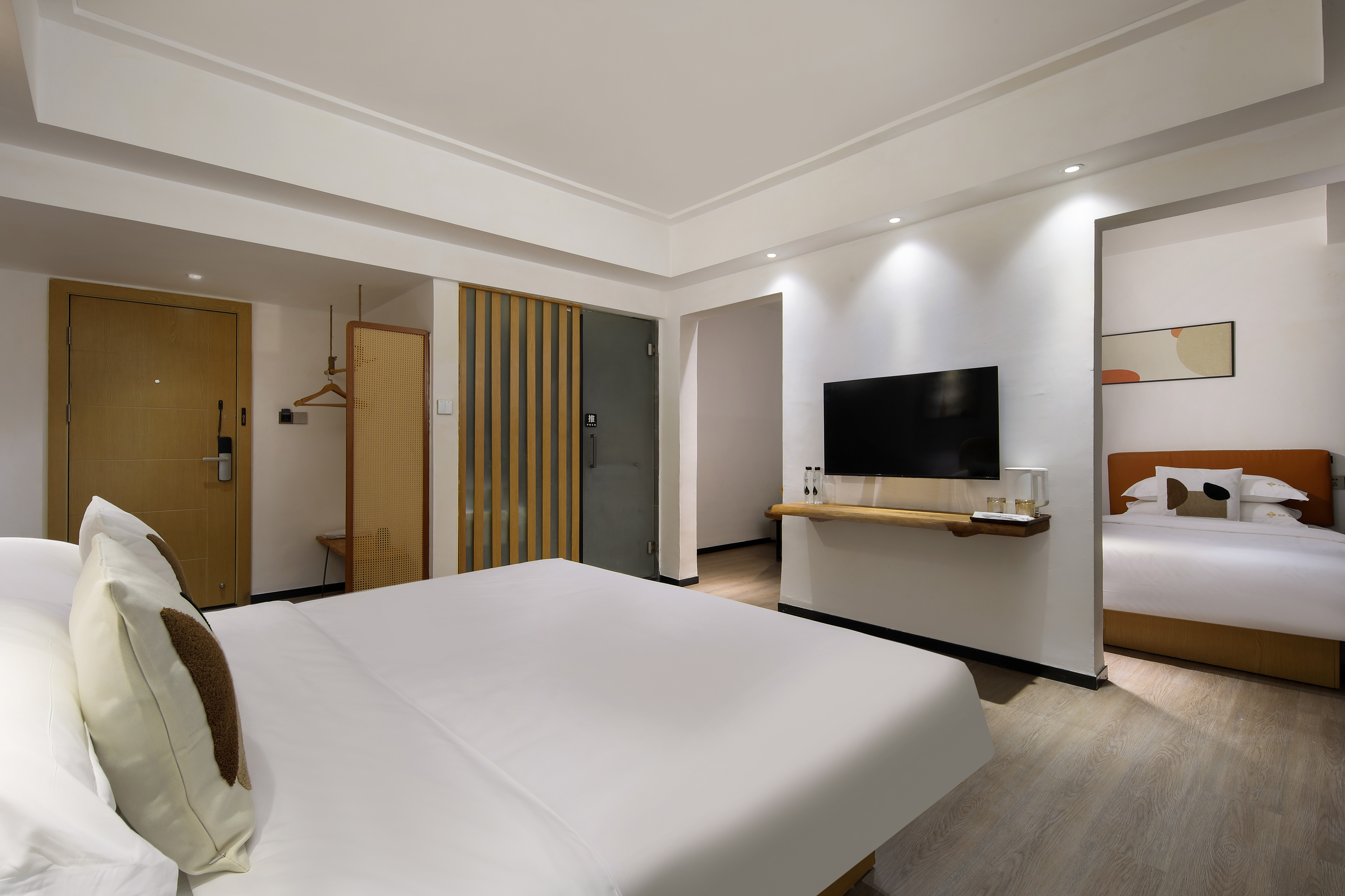 悦风家庭套房（连通套房+休闲沙发+舒缓浴缸）