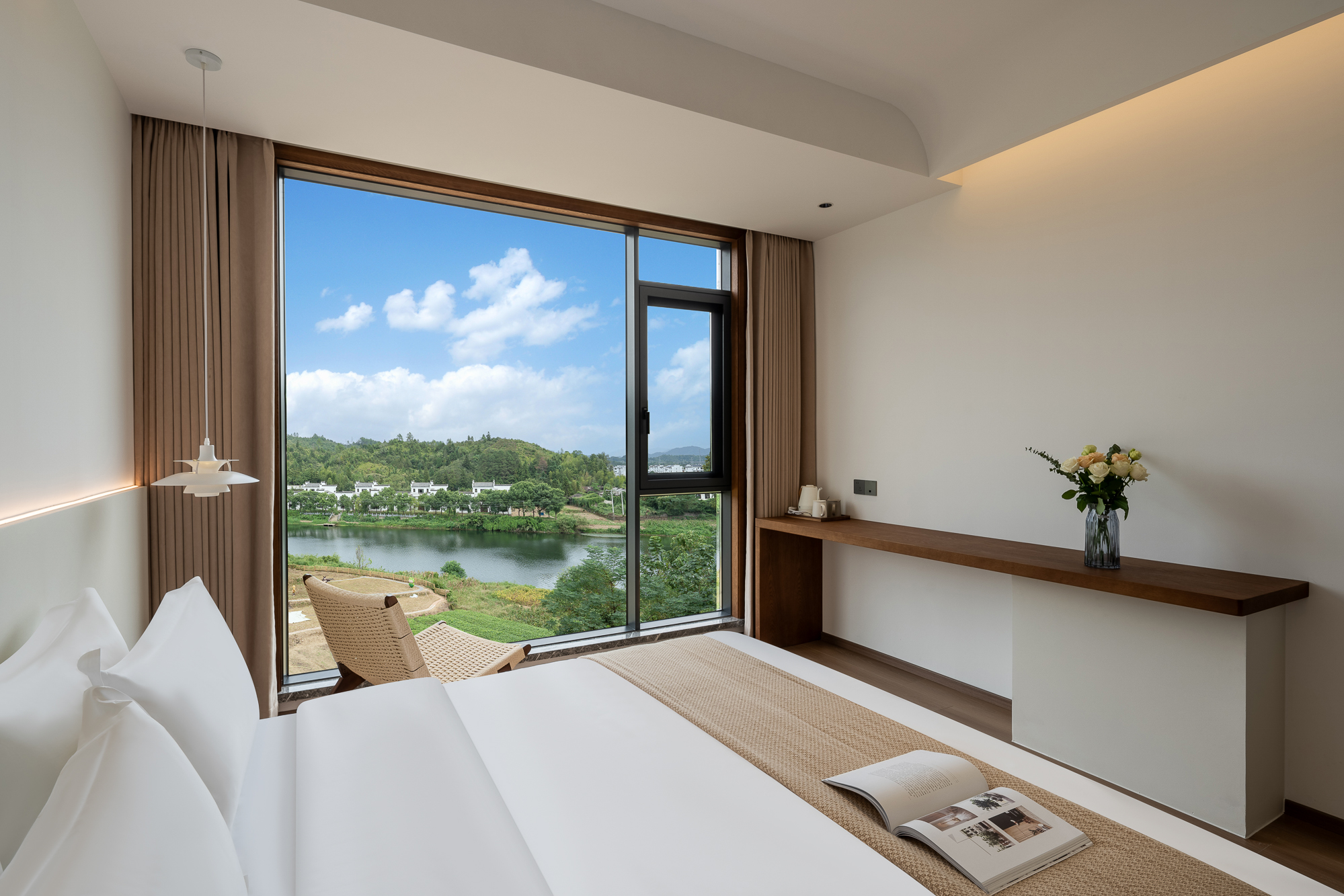 Featured Smart Room - Lake-View (Double Bed) (Window)
