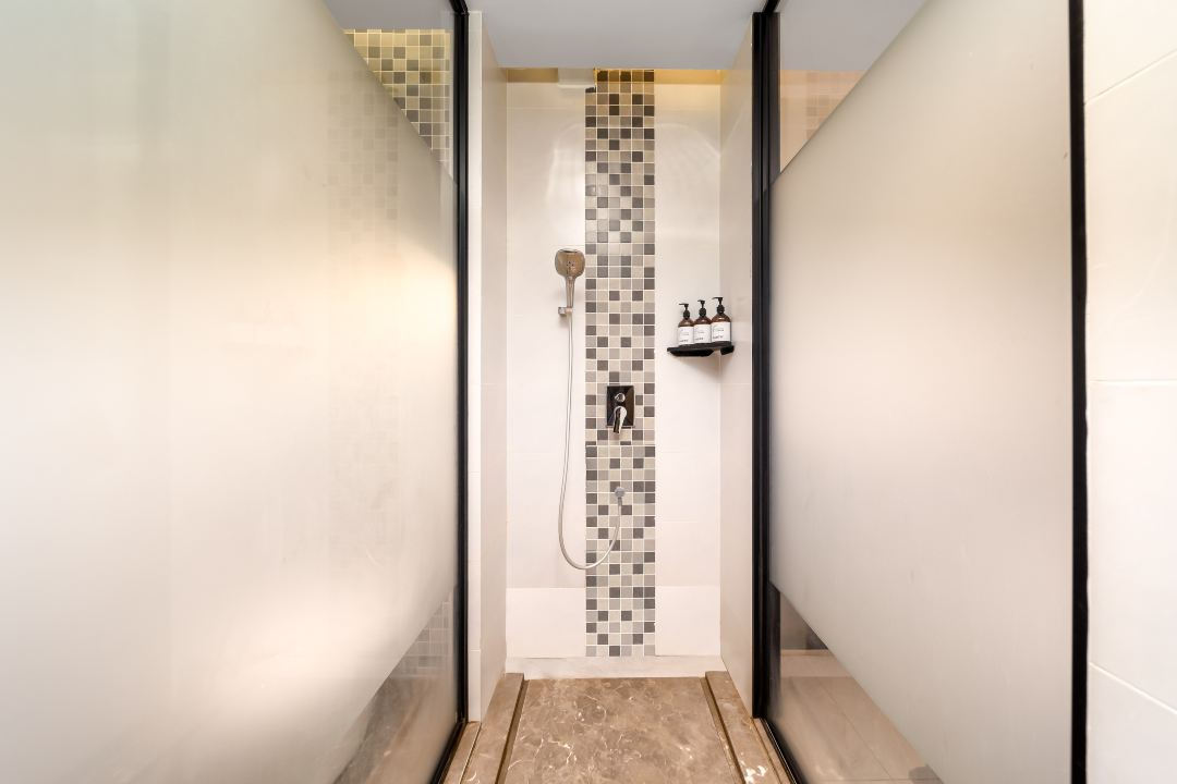 尊享大床房丨观景阳台+浴缸+慕思床垫+巨屏K歌+榻榻米