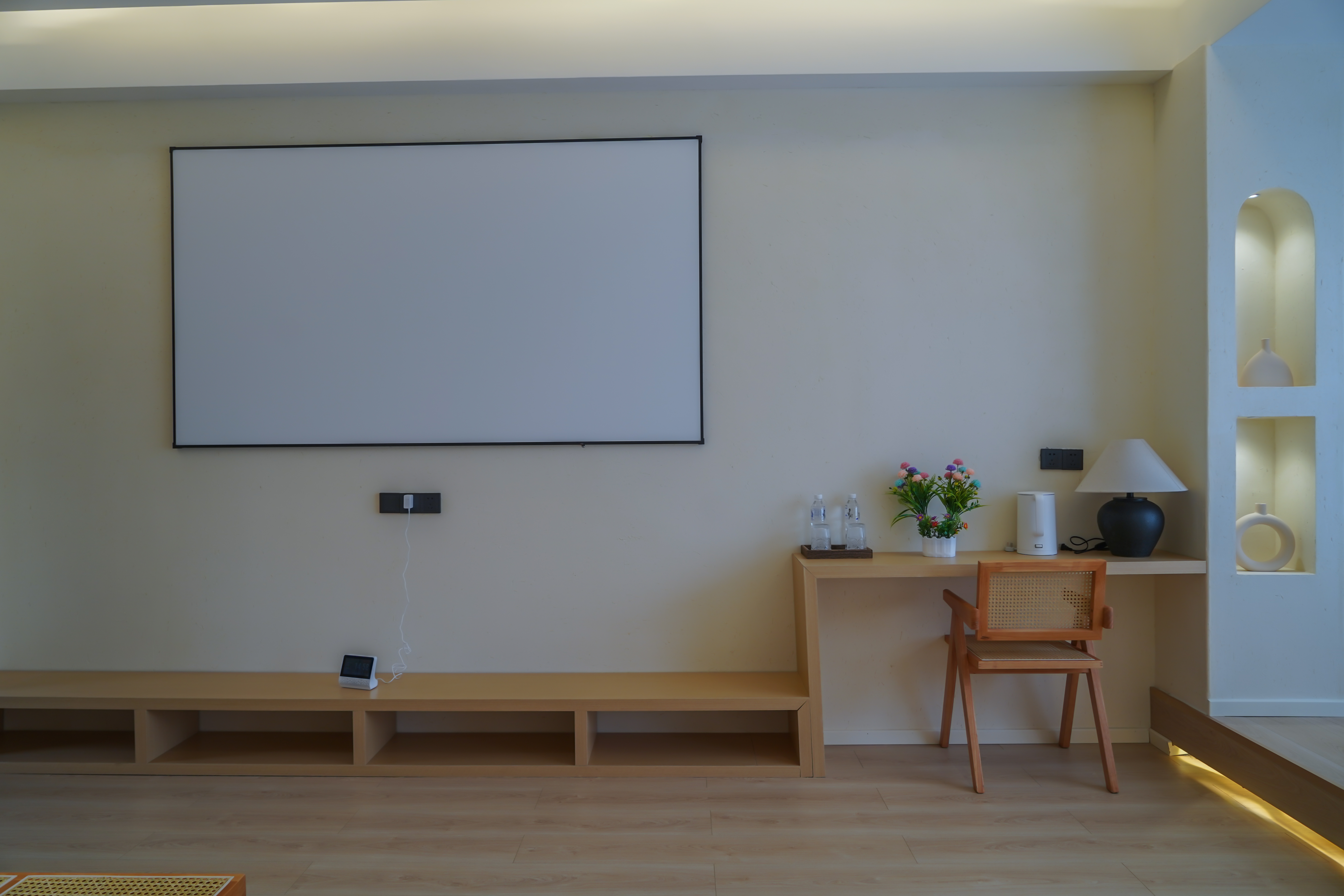 Bifengxia Lanshan Designer Homestay Huaiye Refined Cinema Double Bed Room