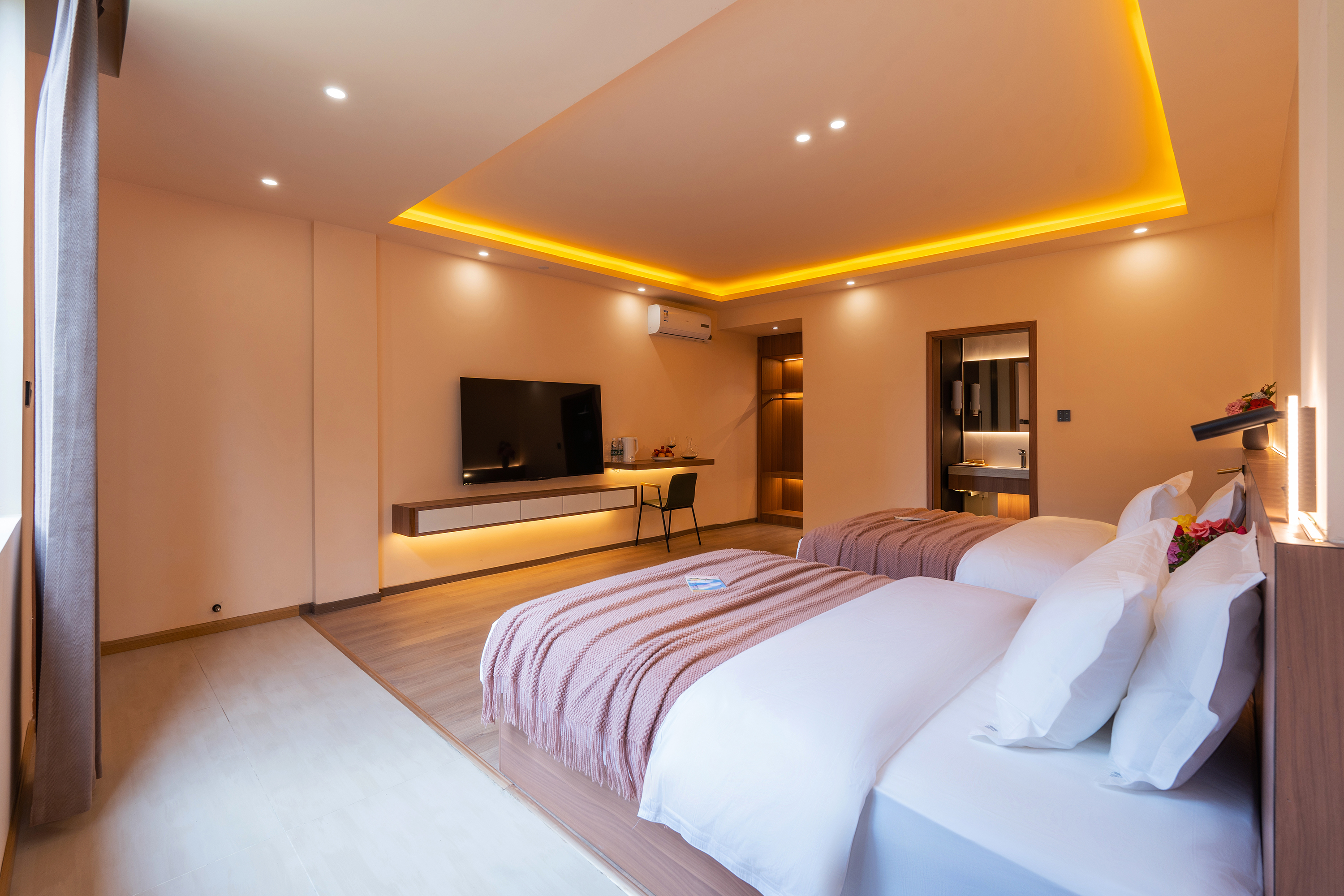 Light Luxury 2-bed Room