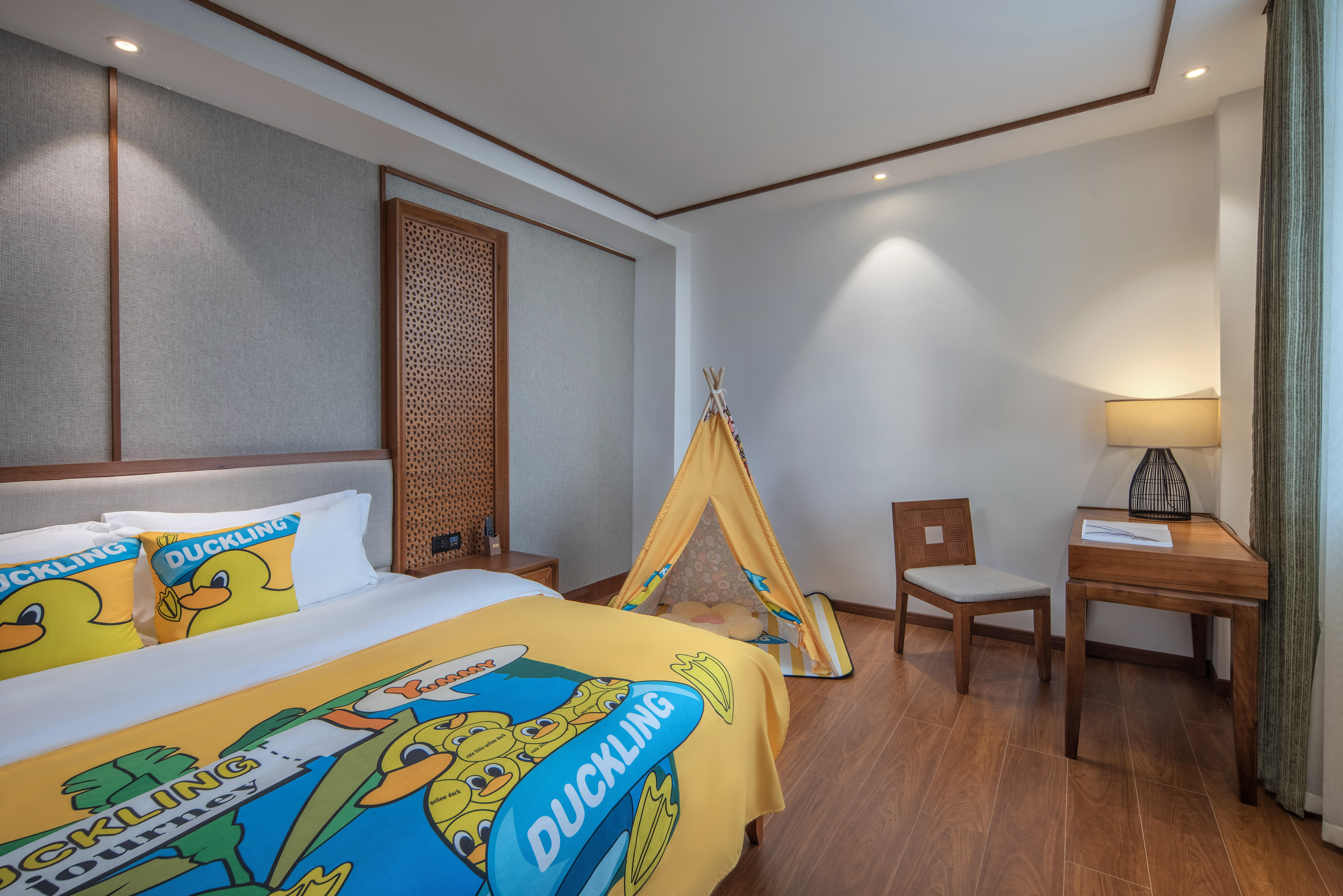 Family-friendly Family Room