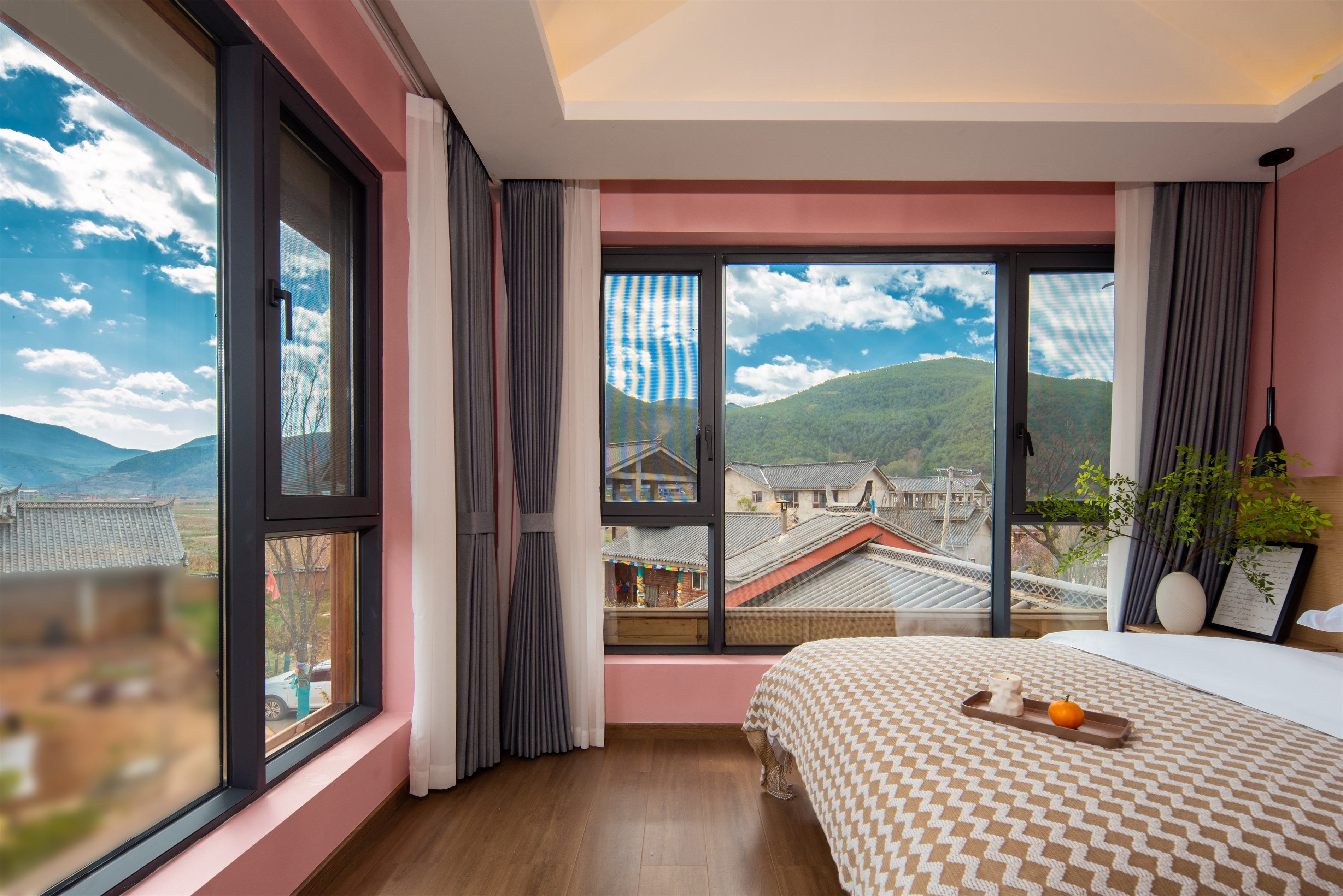 Yi Le Yin · Garden View Cozy Family Room