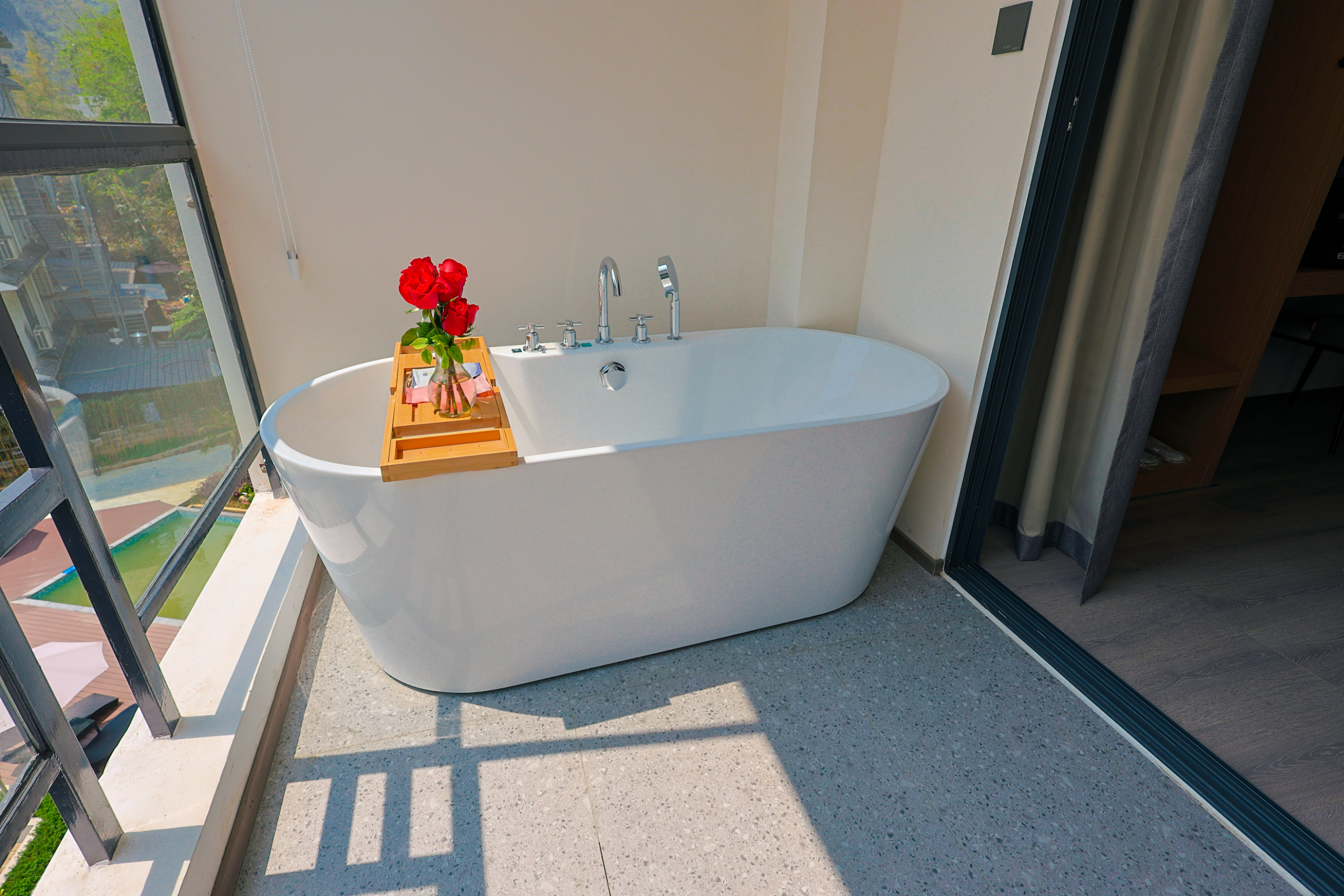 山水阳台榻榻米双床房「山河阳台+观景浴缸+小冰箱」