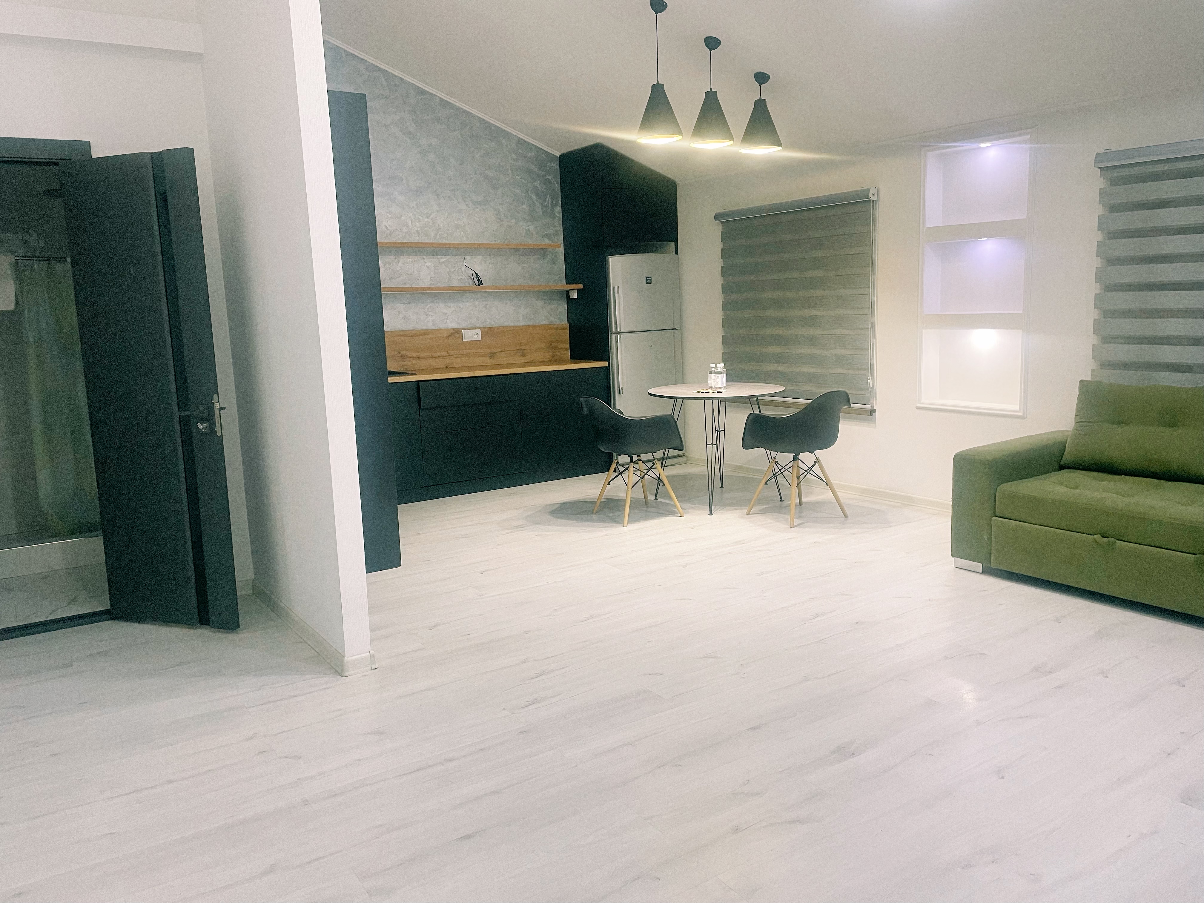 3+1全景商務三床套房（全含：接機/早食/落地簽/增值税）