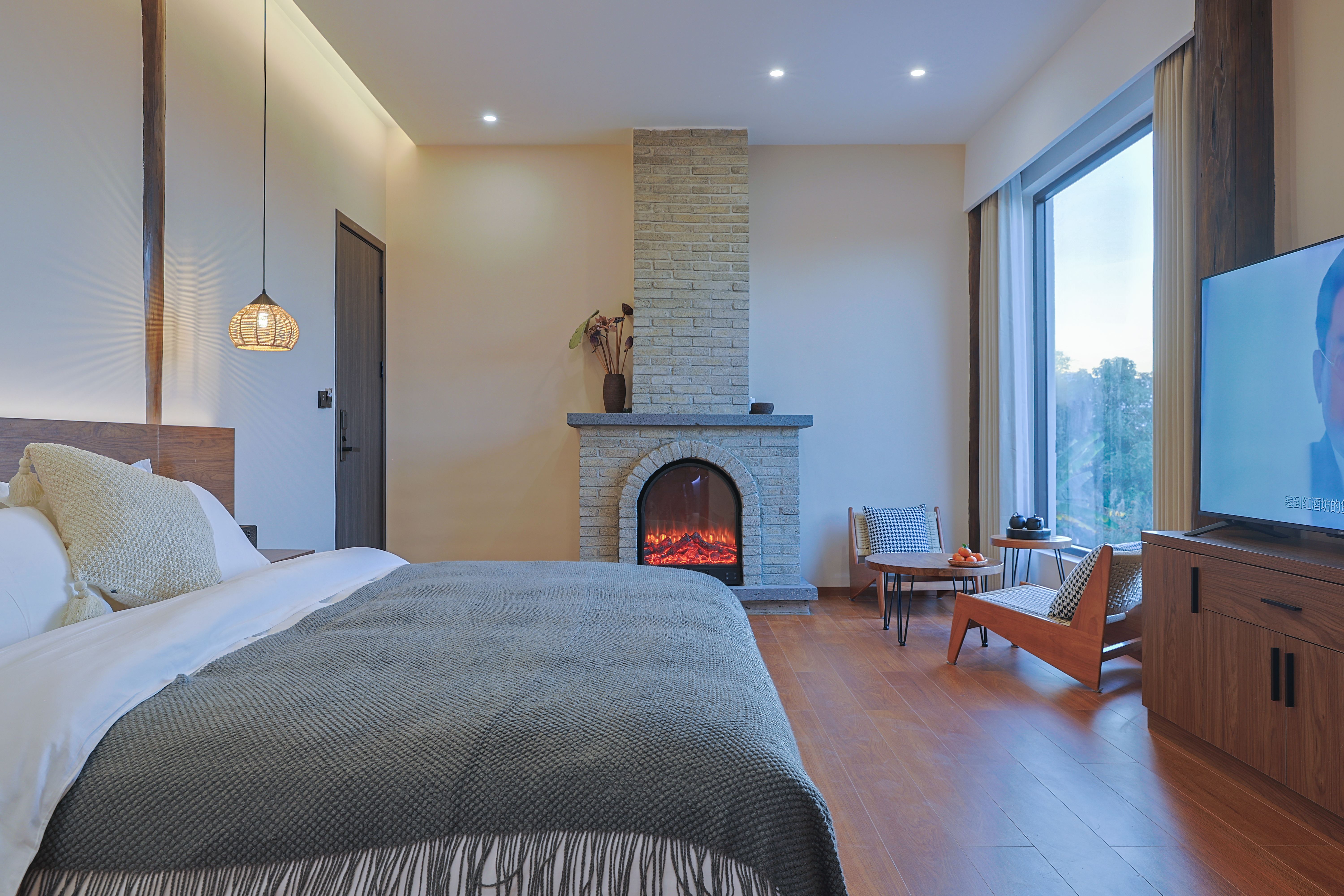 泊云·数暮·温泉泡池大床房『小冰箱·取暖壁炉·自动窗帘·原木家俱·山野美景』