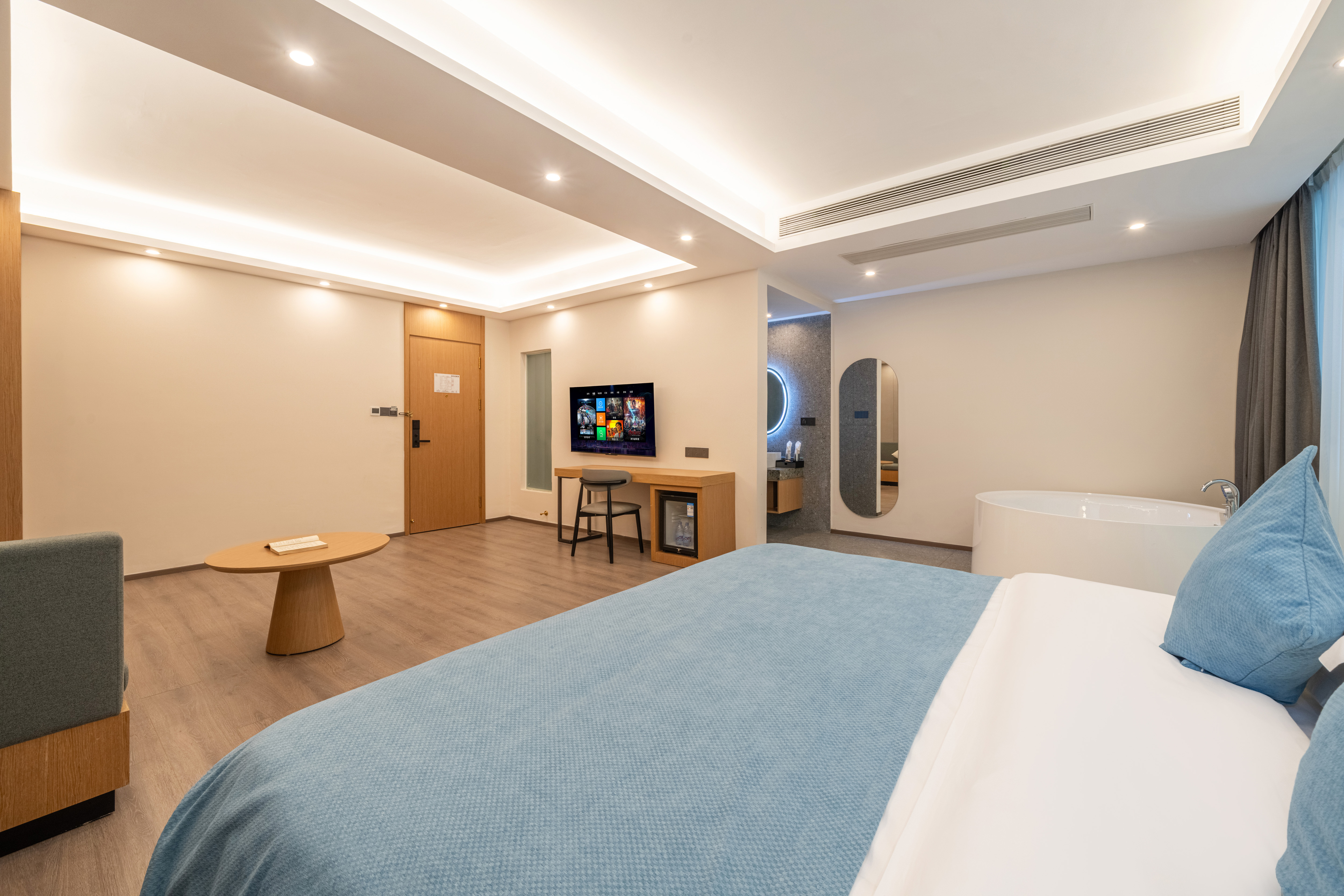 豪华山景行政大床房『观景浴缸+小冰箱+观景落地窗』