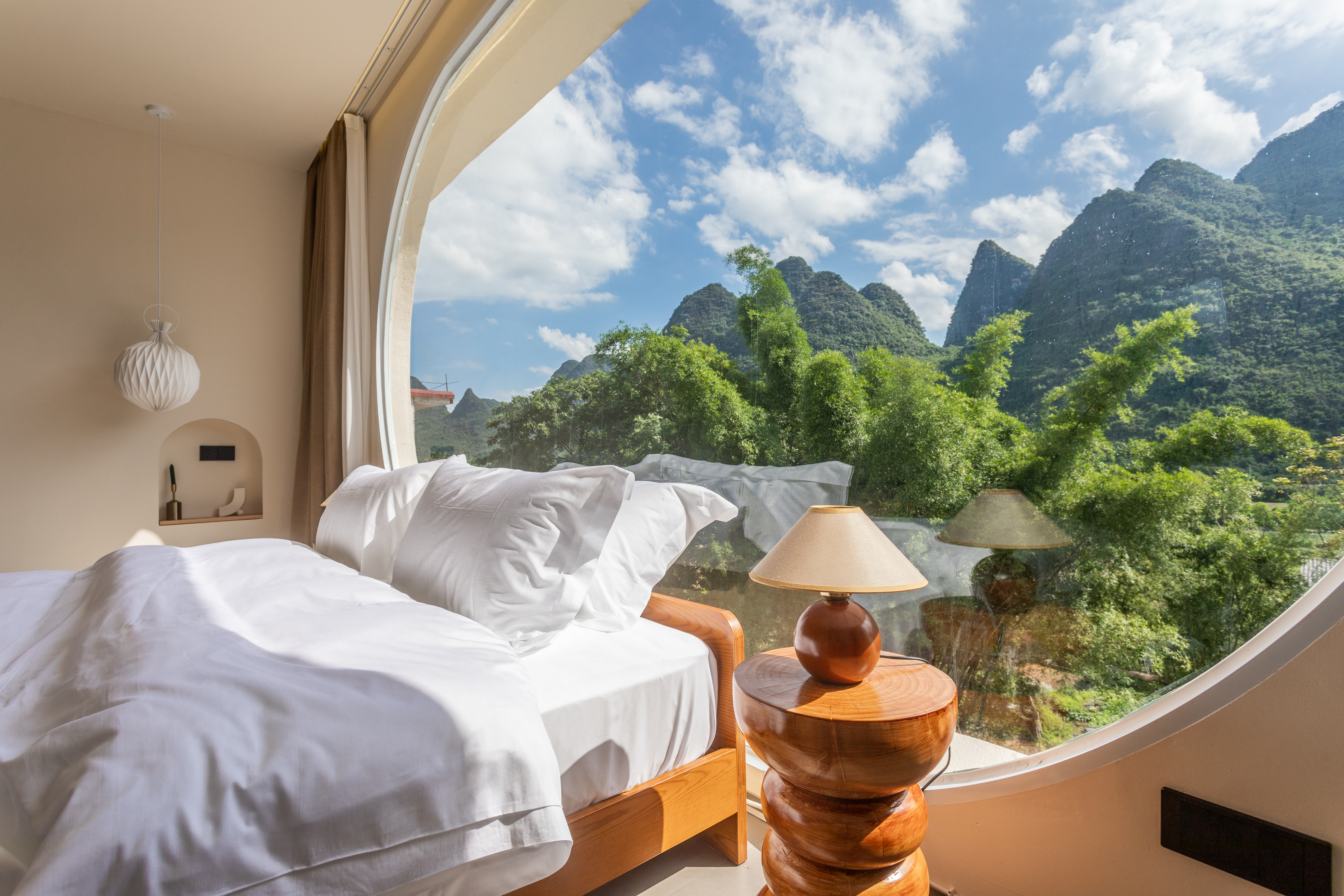 原野·长空·山水景观浴缸豪华大床房