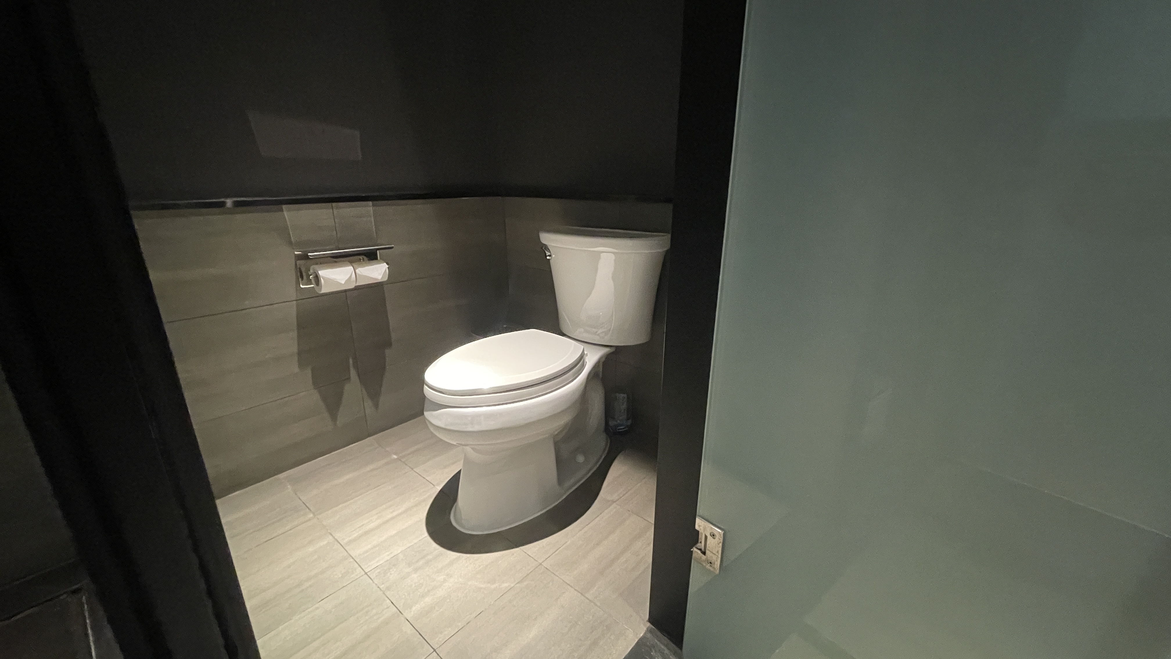 Guestroom (King Bed) (Fridge)