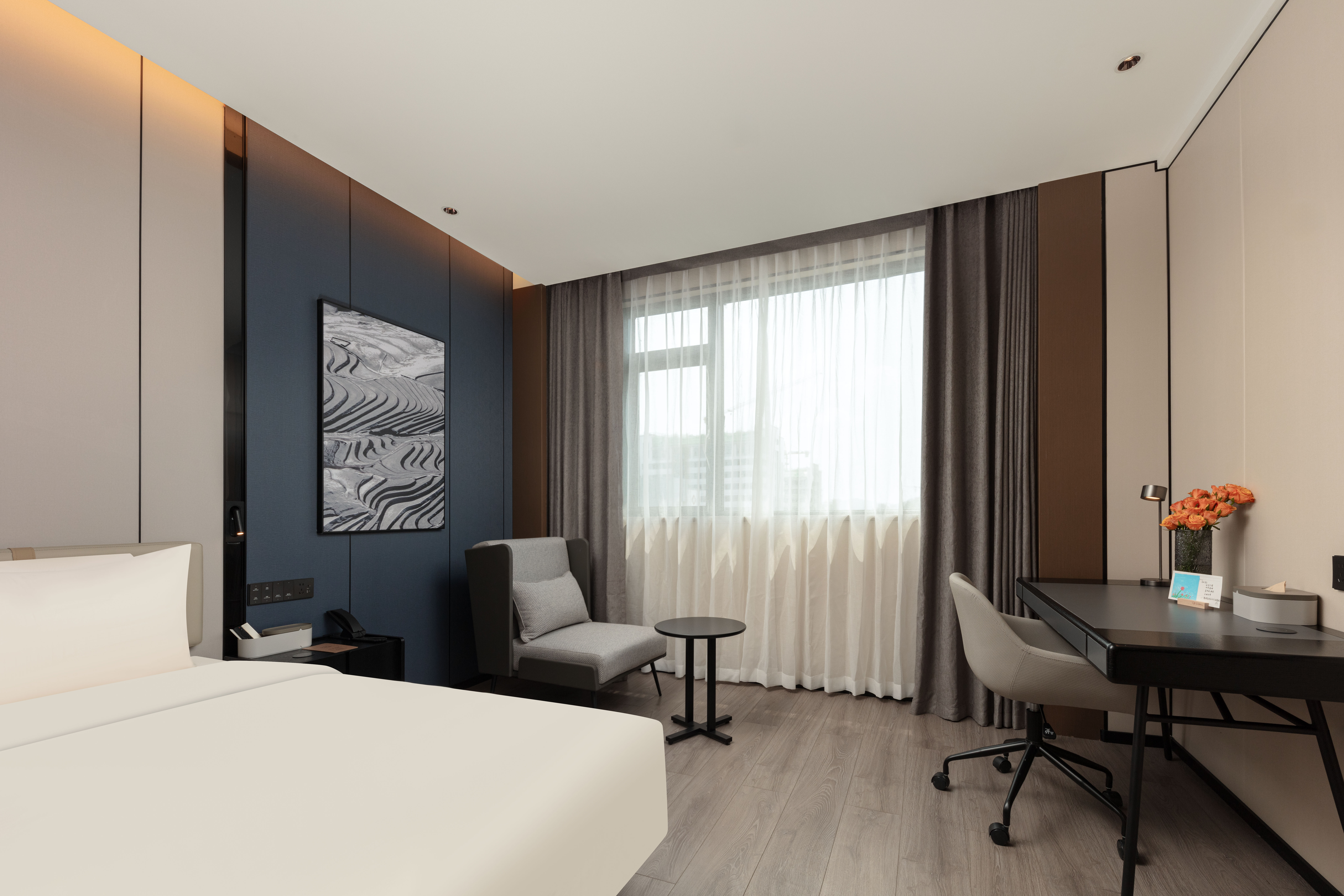 尊享套房（Mini小冰箱+投屏电视+深睡枕PRO）