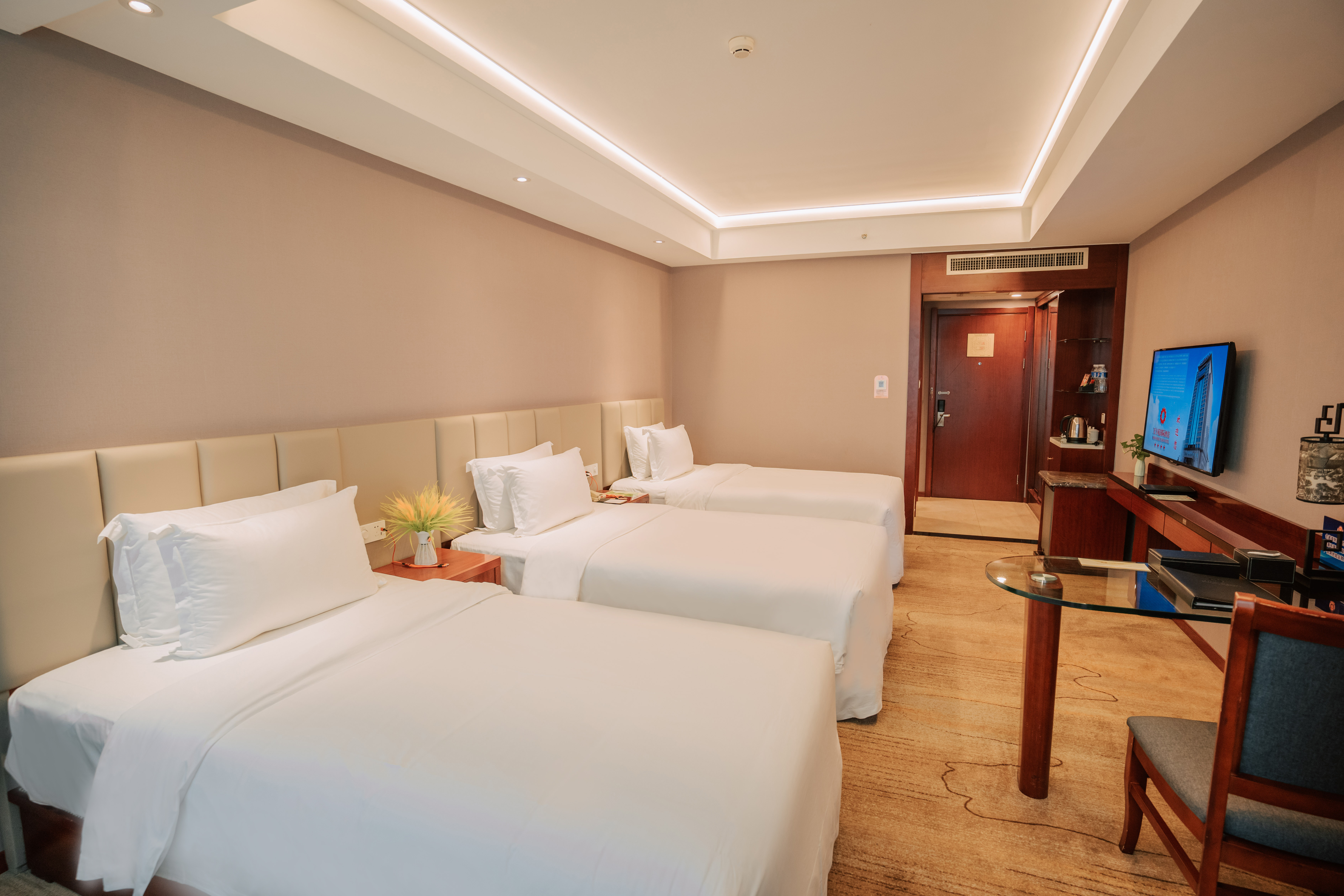 家庭三人间（加湿器+小冰箱）