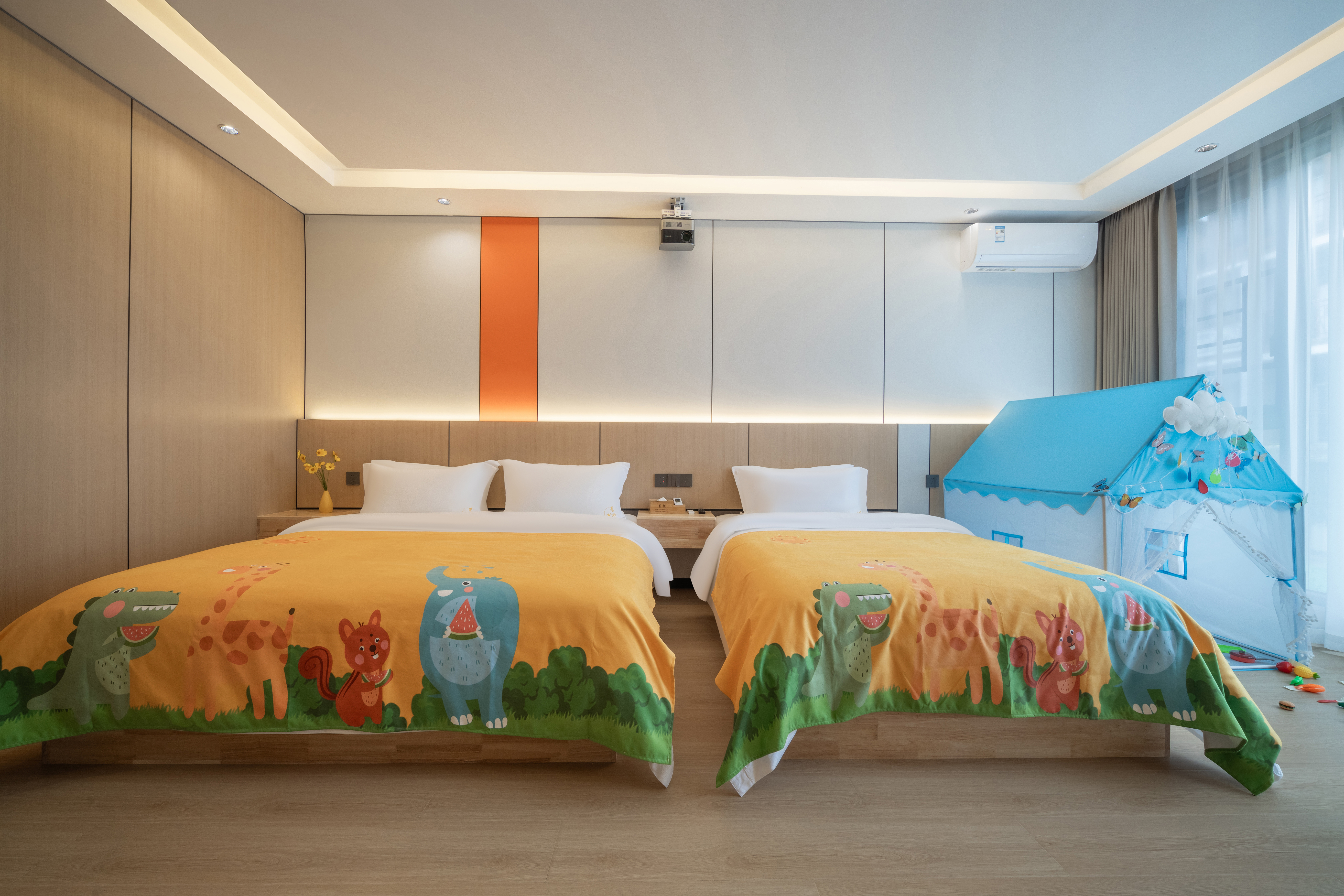 Chang Le Family Twin Room With High-End Latex Mattress + 100-Inch Projector Av + Smart Toilet
