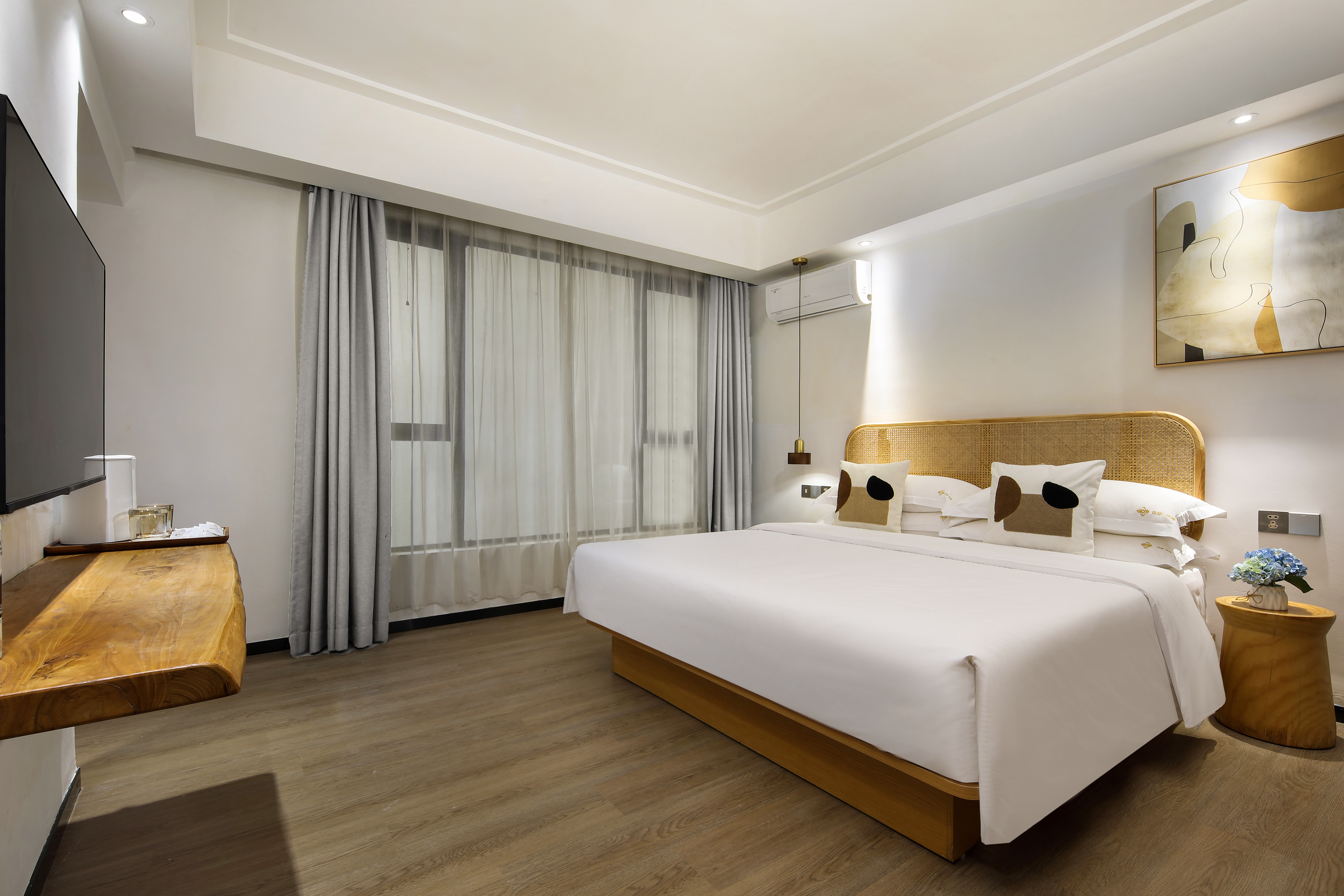 悦风家庭套房（连通套房+休闲沙发+舒缓浴缸）